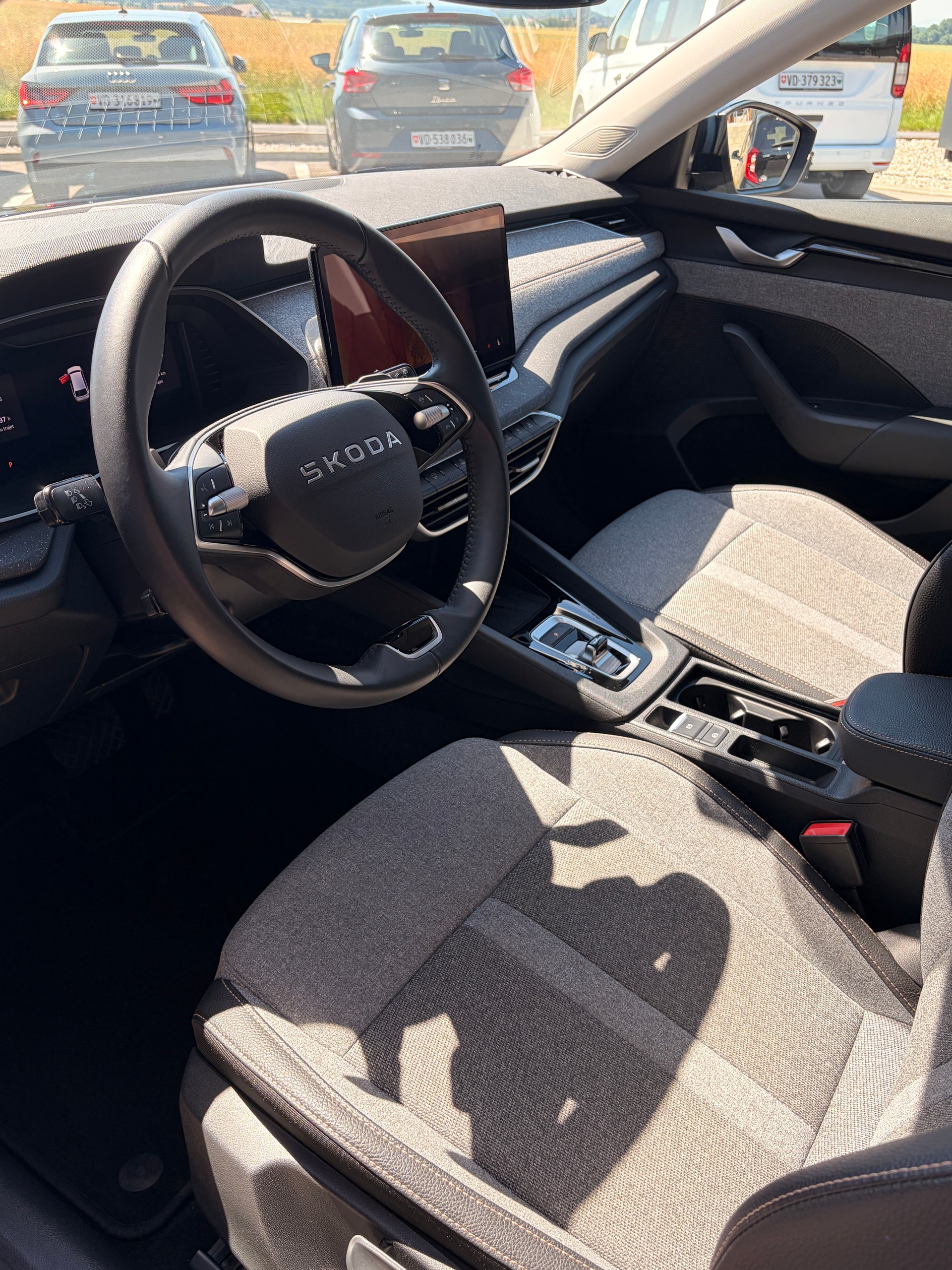 SKODA Octavia Combi 2.0 TDI DSG Selection-image-7