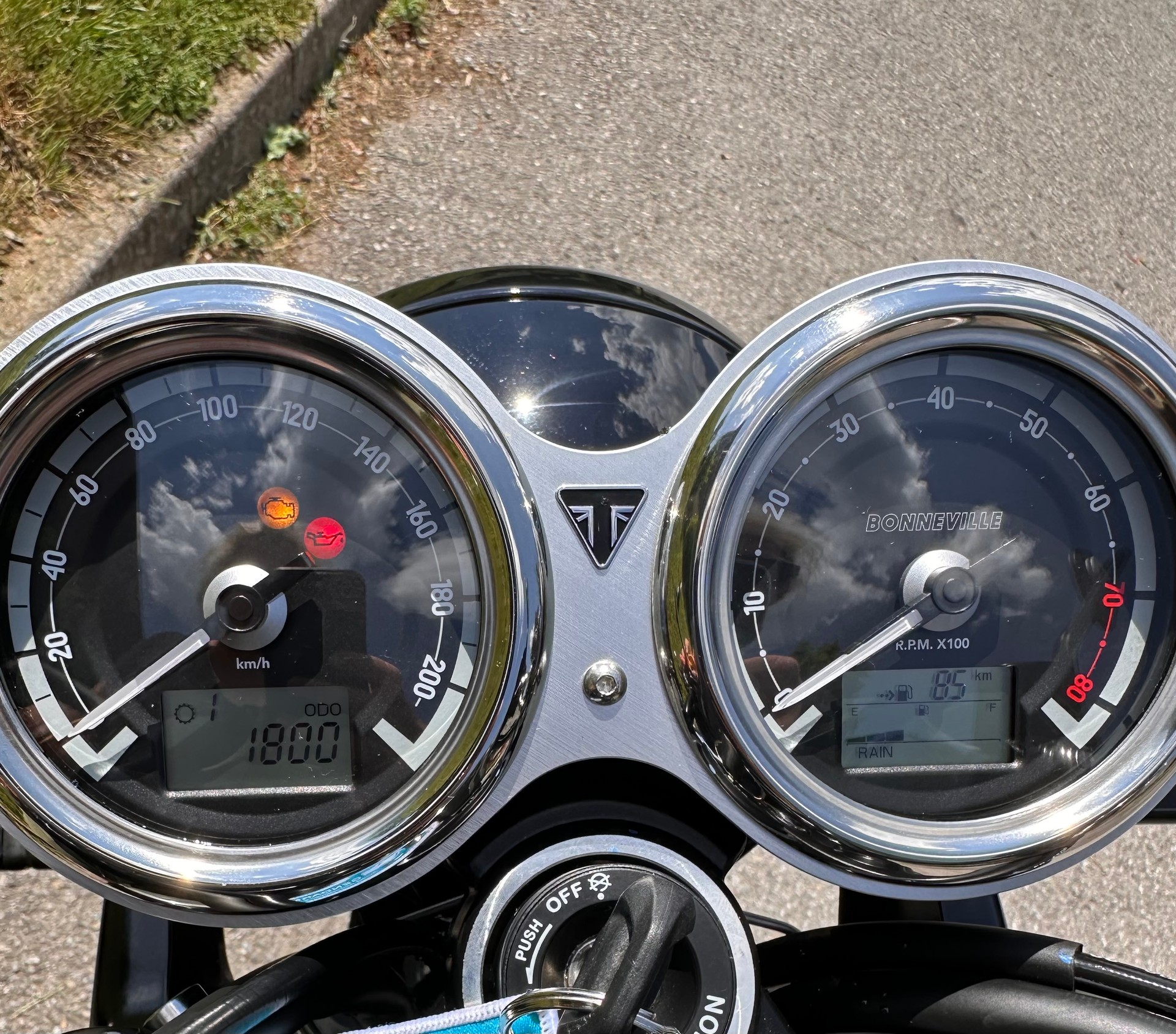 TRIUMPH Bonneville T120 Black-image-8
