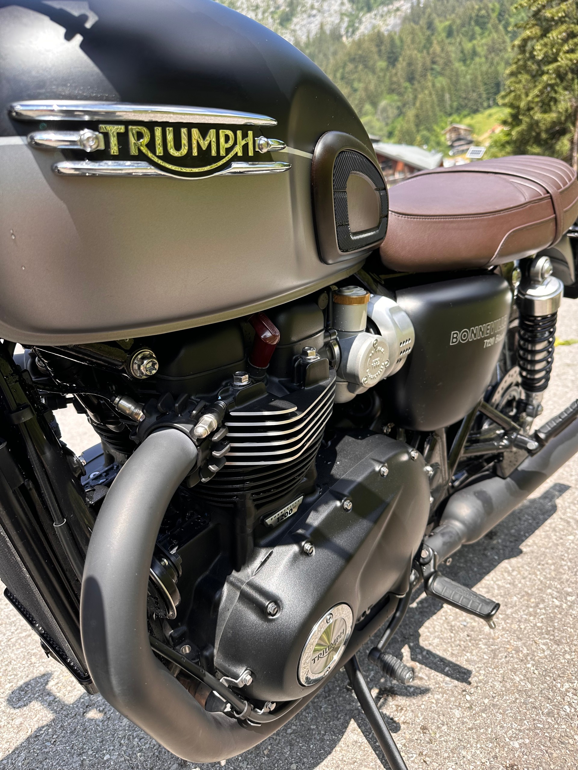 TRIUMPH Bonneville T120 Black-image-1