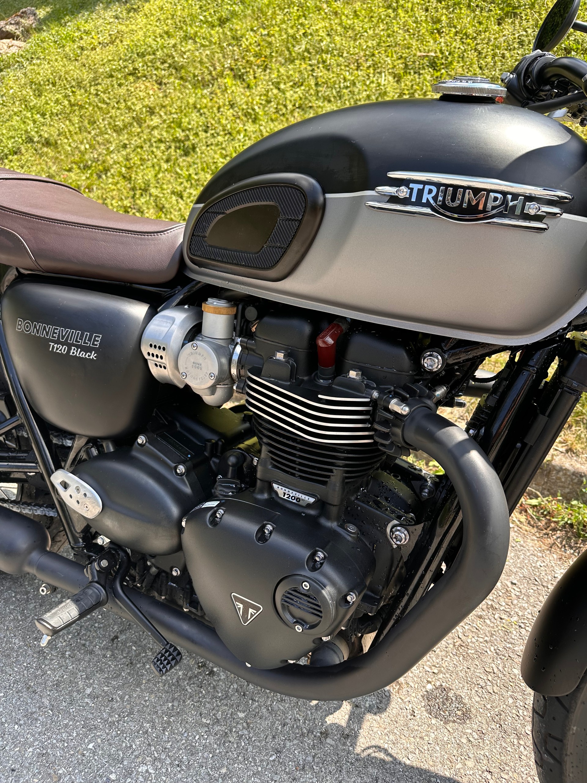 TRIUMPH Bonneville T120 Black-image-2