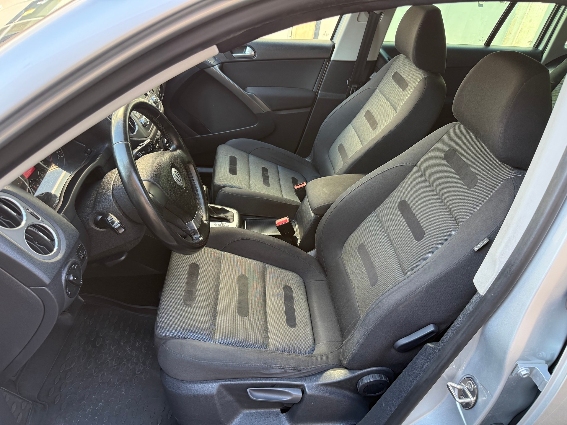 VW Tiguan 2.0 TDI Sport&Style Tiptronic-image-5