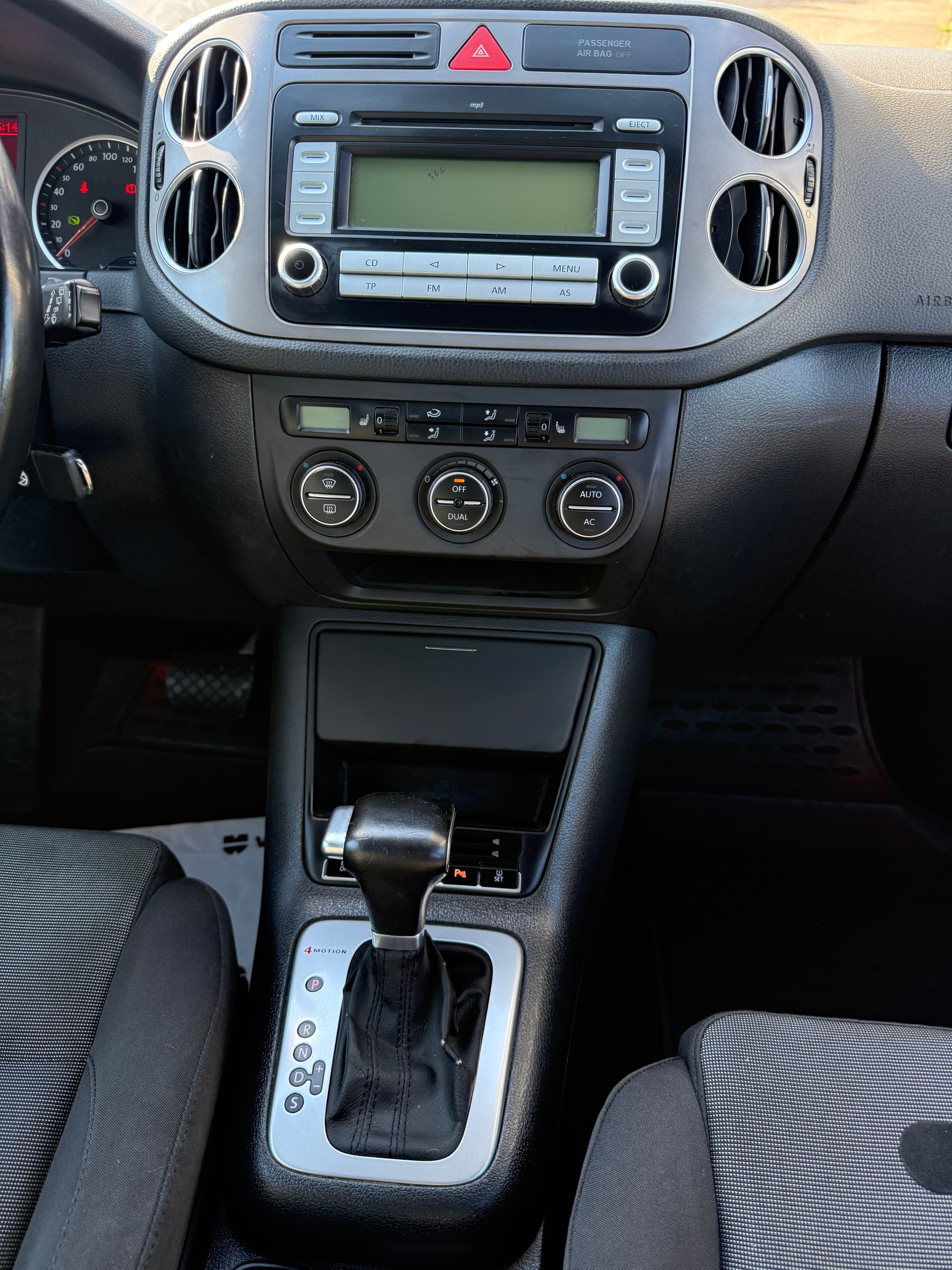 VW Tiguan 2.0 TDI Sport&Style Tiptronic-image-11