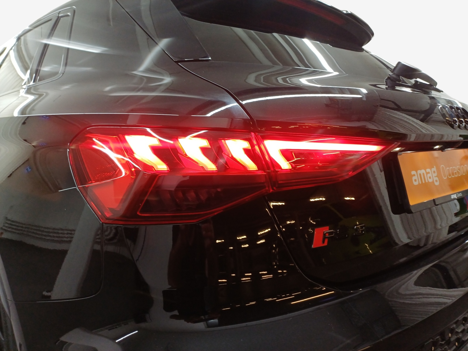 AUDI RS3 Sportback 2.5 TSI quattro S-tronic-image-13