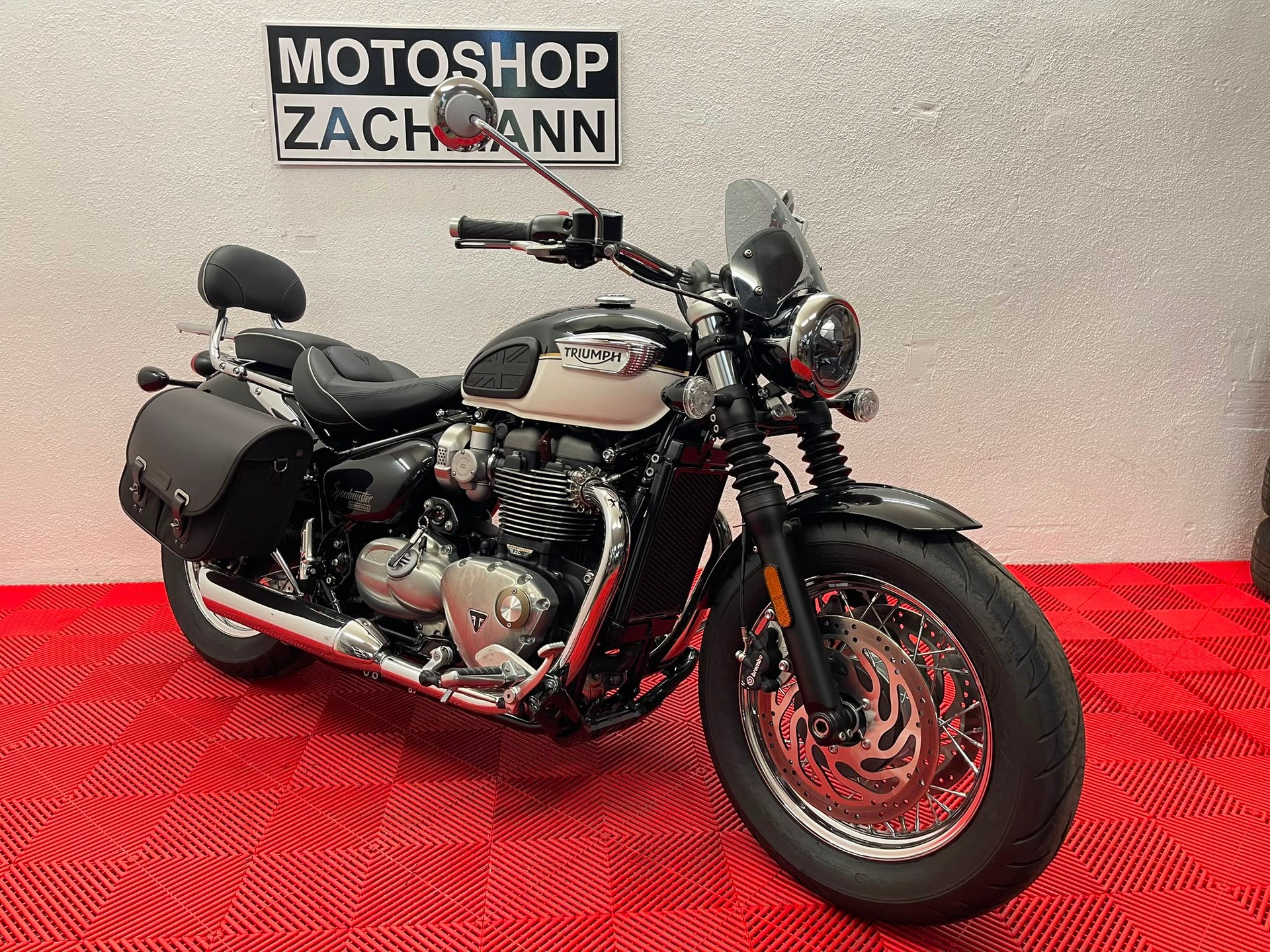 TRIUMPH Bonneville 1200 Speedmaster-image-1