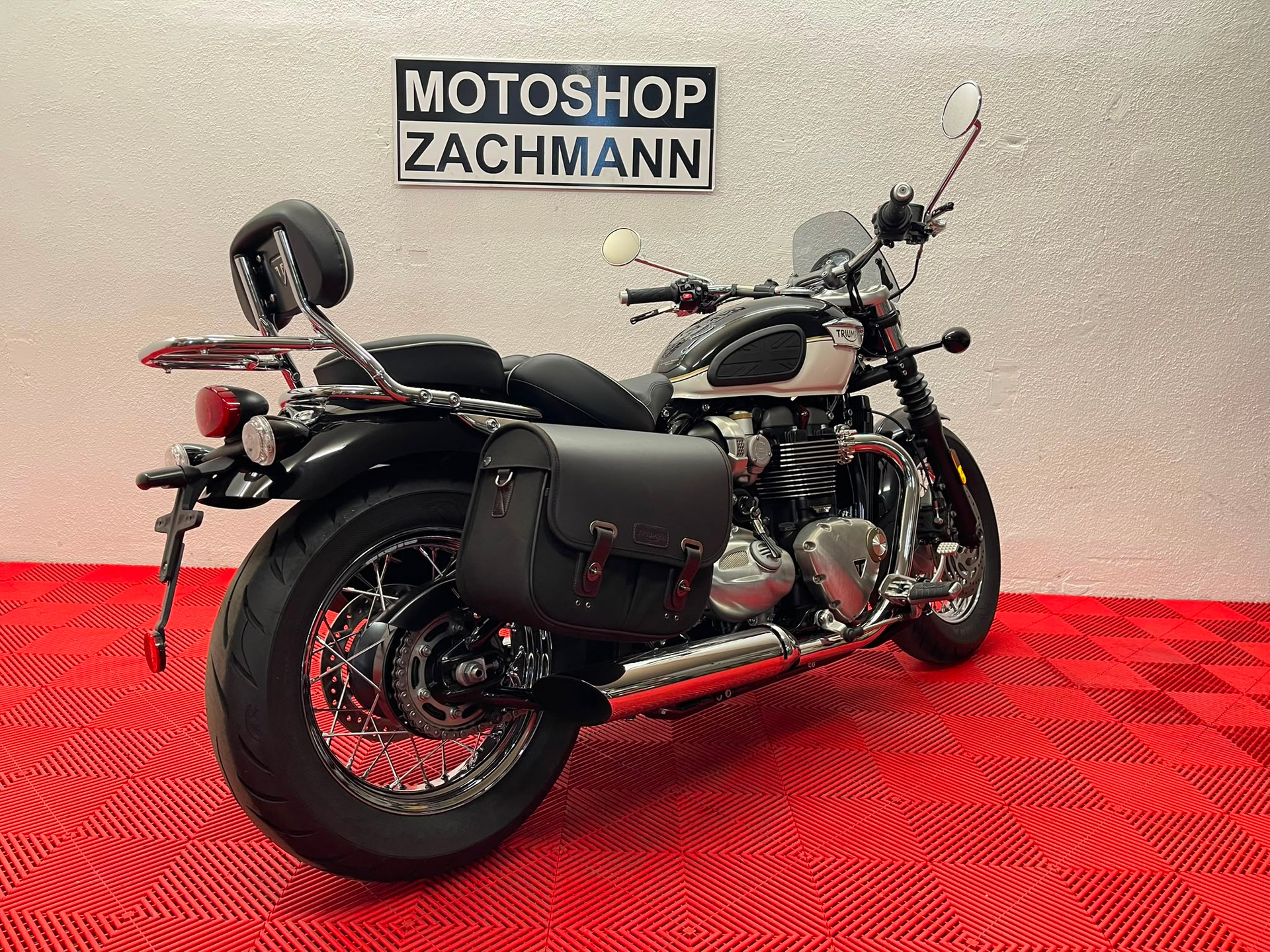 TRIUMPH Bonneville 1200 Speedmaster-image-5