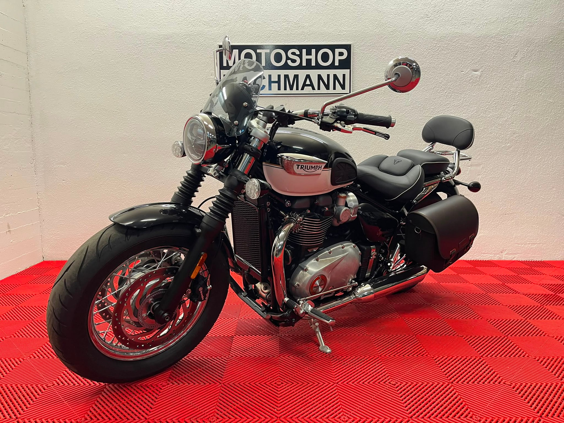 TRIUMPH Bonneville 1200 Speedmaster-image-2