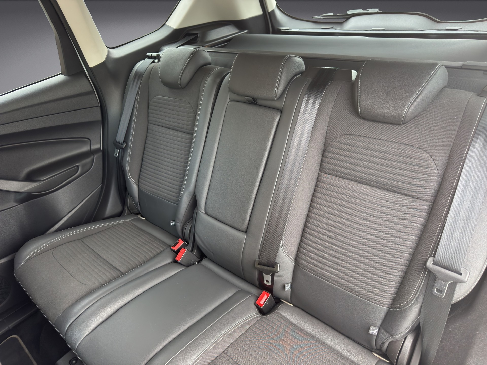 FORD Kuga 1.5 EcoB 182 Titanium-image-13