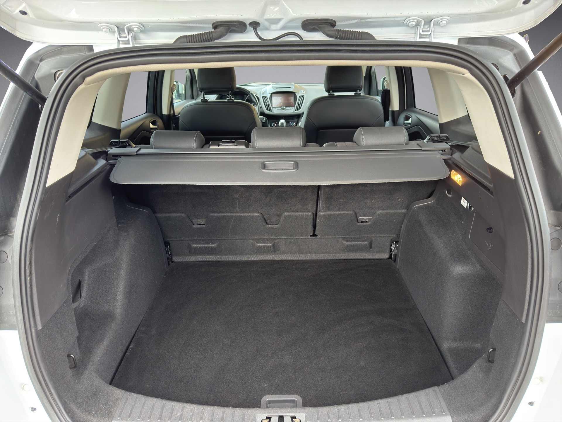 FORD Kuga 1.5 EcoB 182 Titanium-image-4