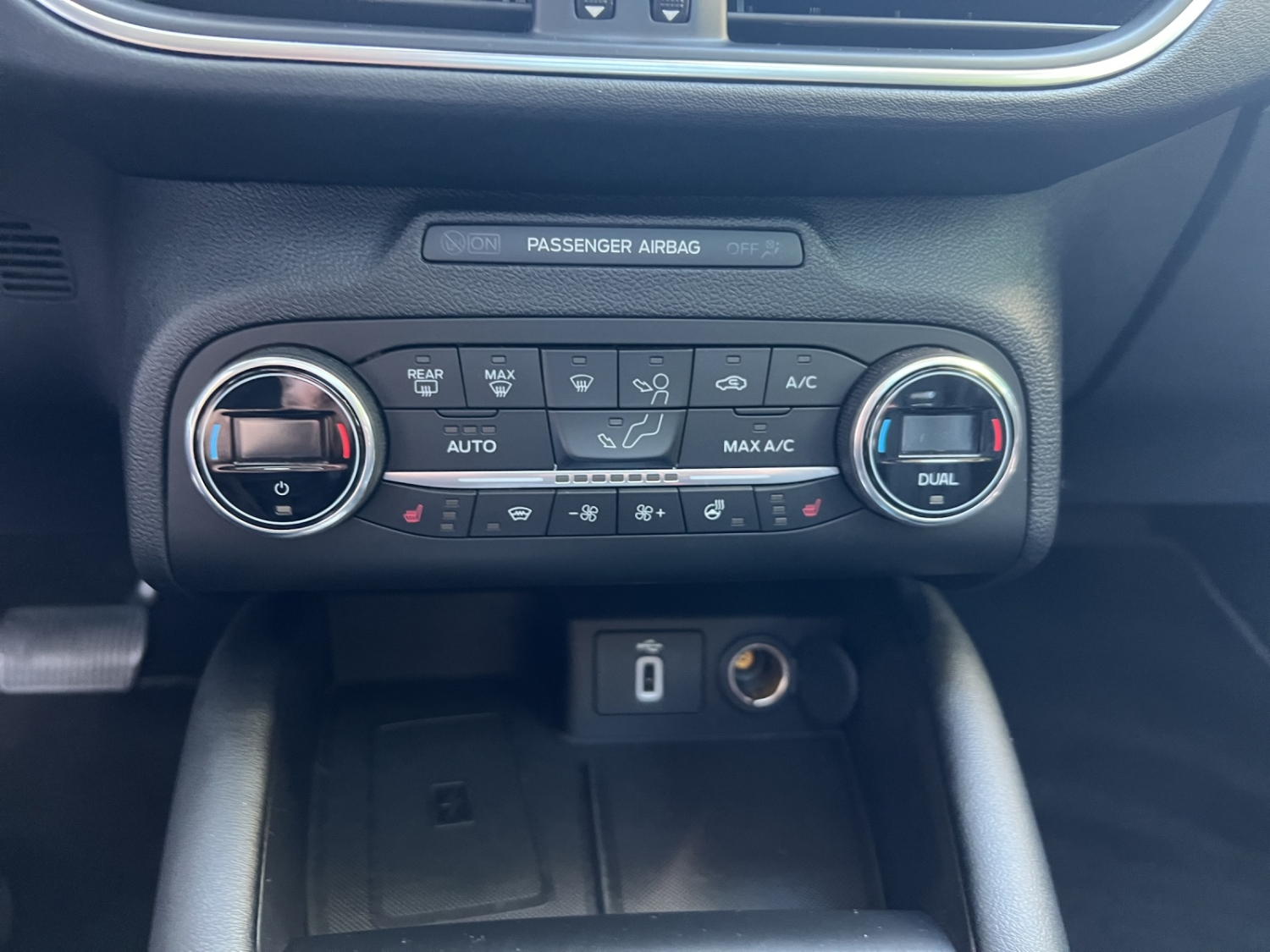 FORD Focus 2.0 EcoBlue 150 Vignale-image-15