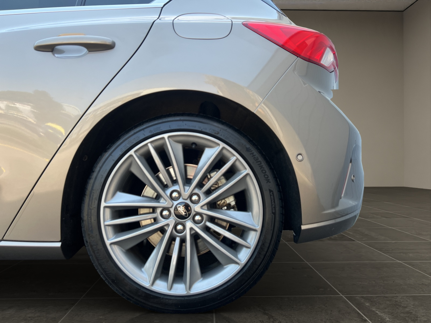 FORD Focus 2.0 EcoBlue 150 Vignale-image-28