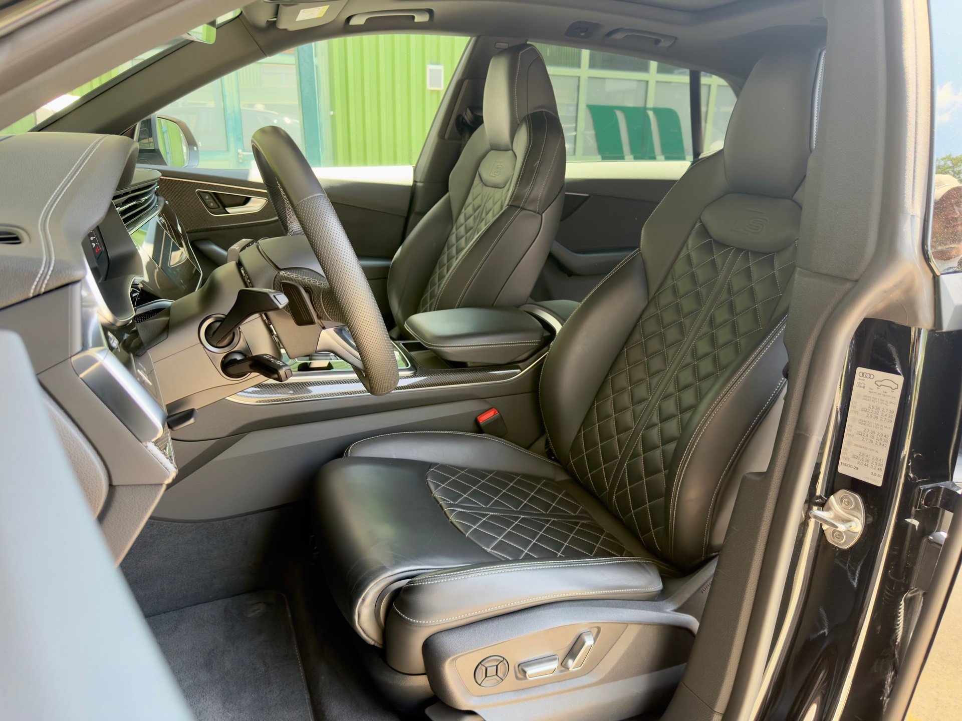 AUDI SQ8 SUV TFSI quattro tiptronic 4.0 V8-image-12