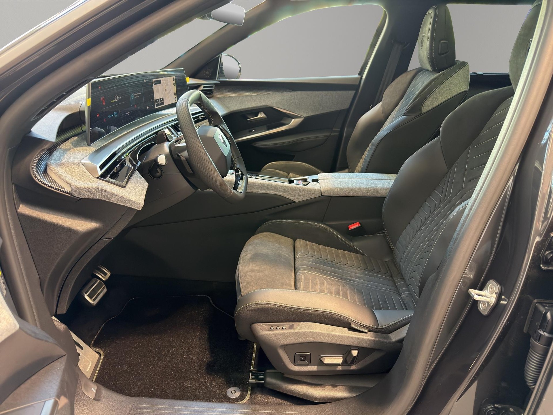 PEUGEOT 5008 e-GT Exclusive-showroom-element-1