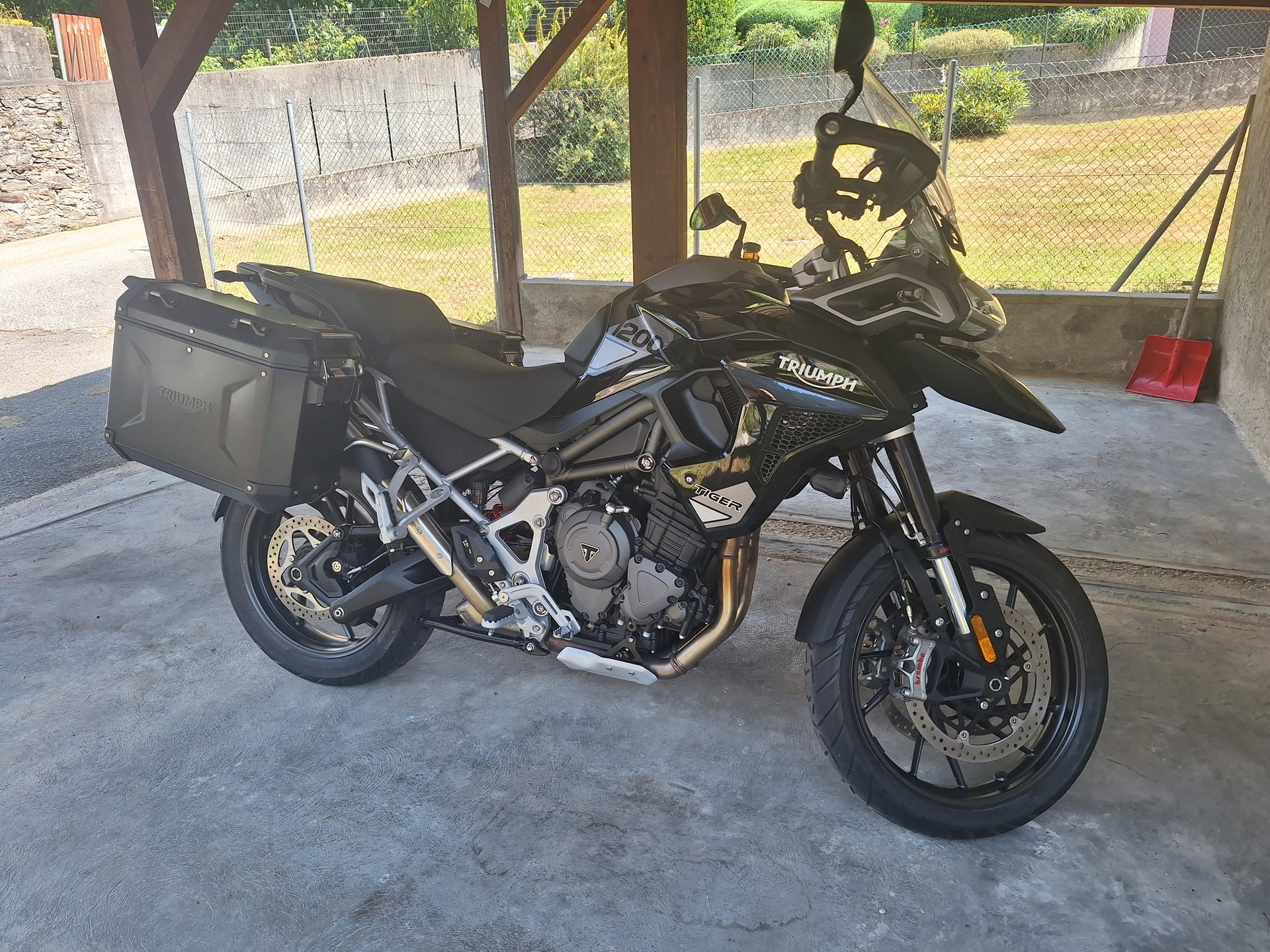 TRIUMPH 1200 gt pro-image-0