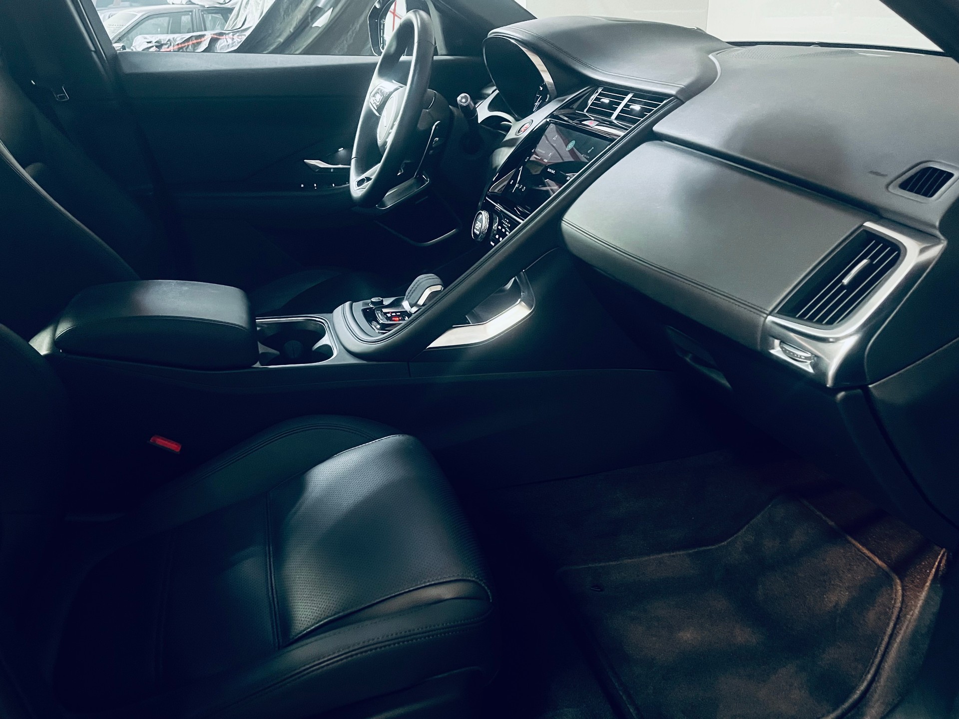 JAGUAR E-Pace 2.0 P250 R-Dynamic AWD-image-14