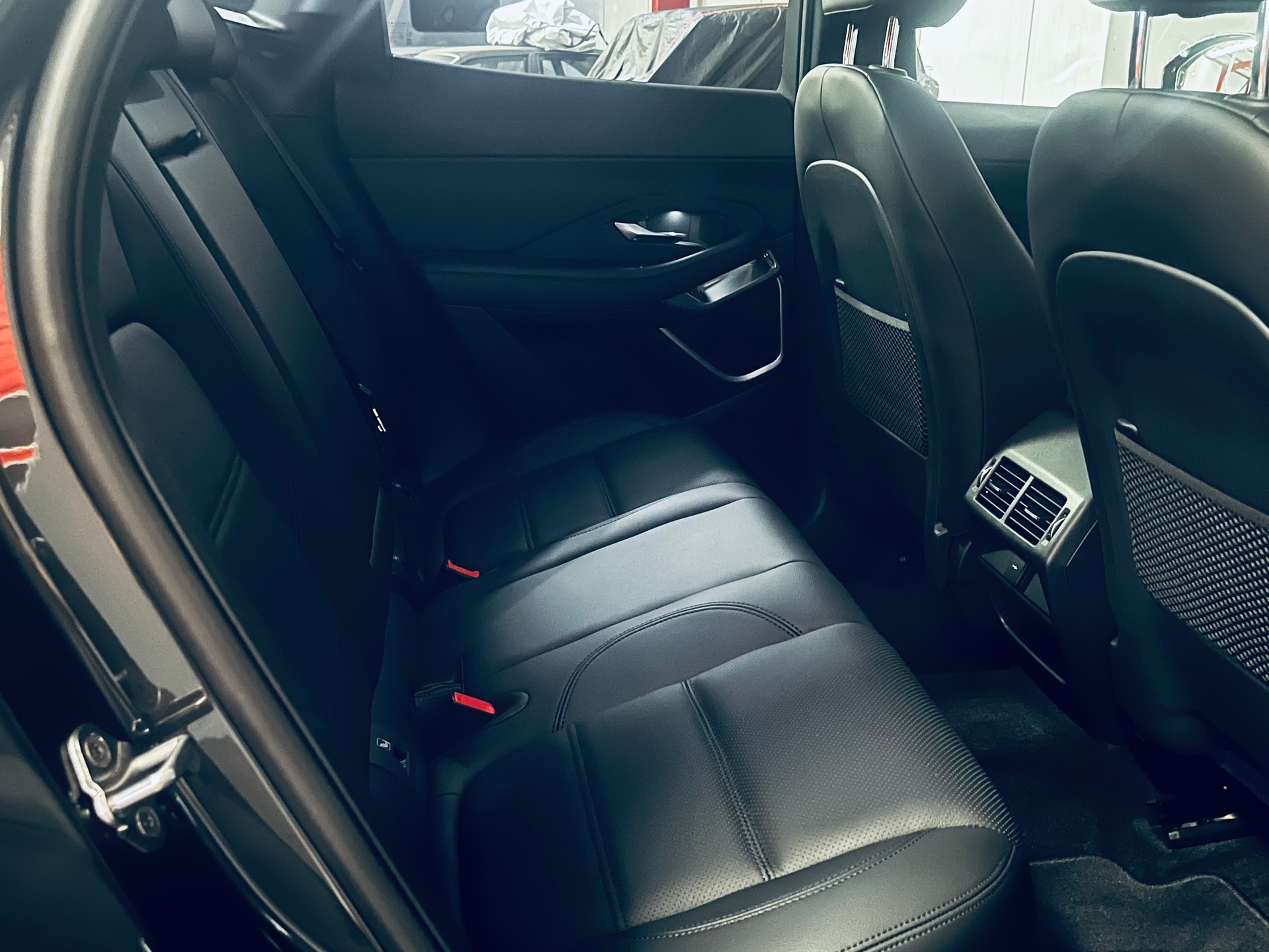 JAGUAR E-Pace 2.0 P250 R-Dynamic AWD-image-15