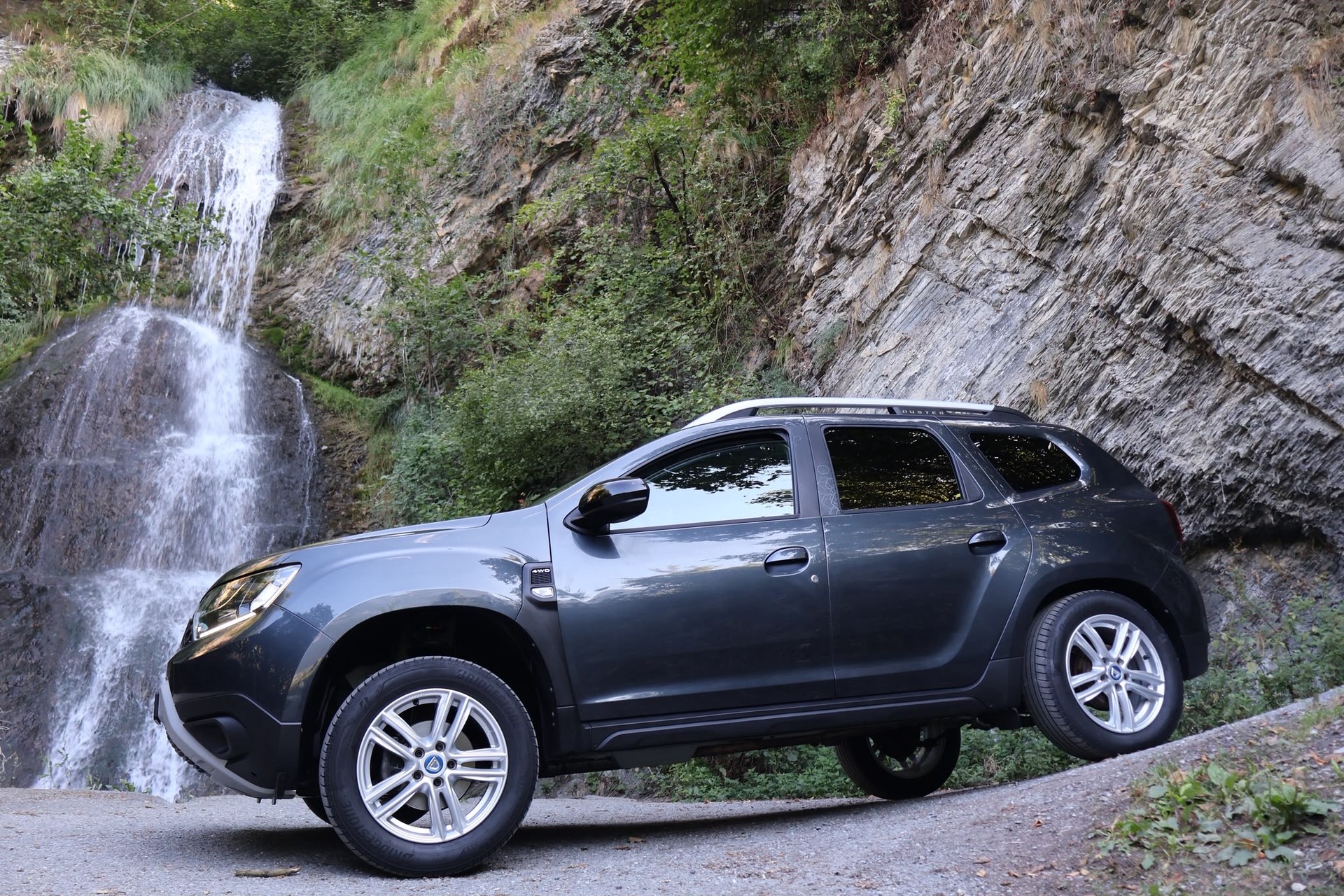 DACIA Duster dCi 115 Celebration 4x4-showroom-element-3