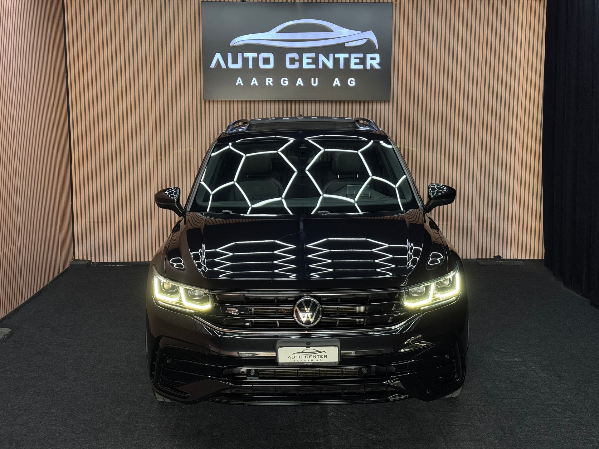 VW Tiguan 2.0 TSI R-Line DSG *ab CHF 249.-/ Monat*-showroom-element-1