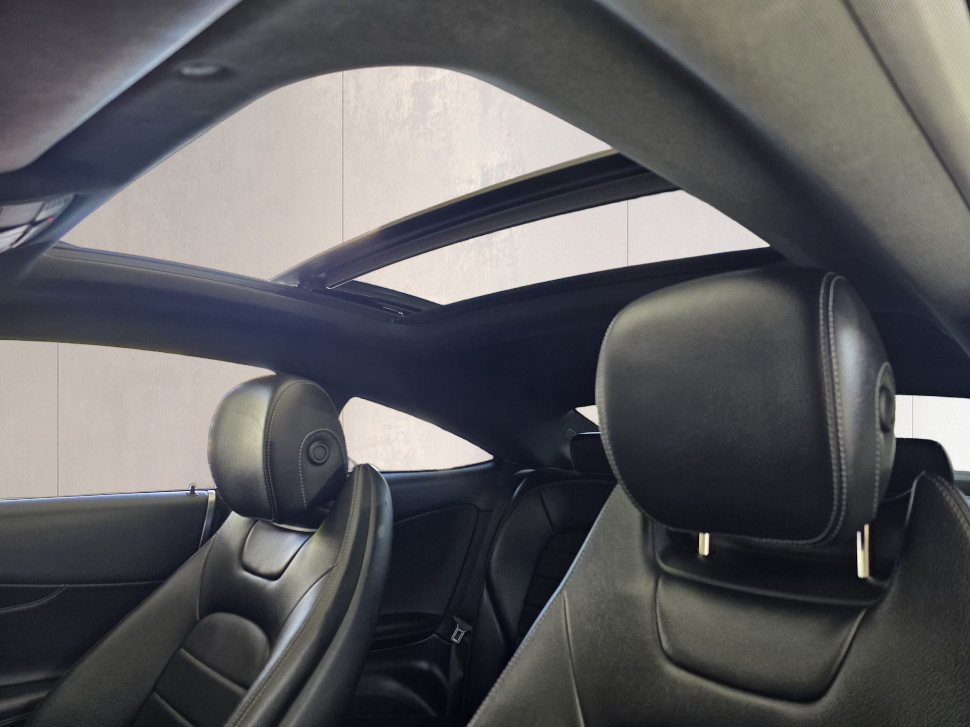 MERCEDES-BENZ C 200 4Matic AMG Line 9G-Tronic-image-13