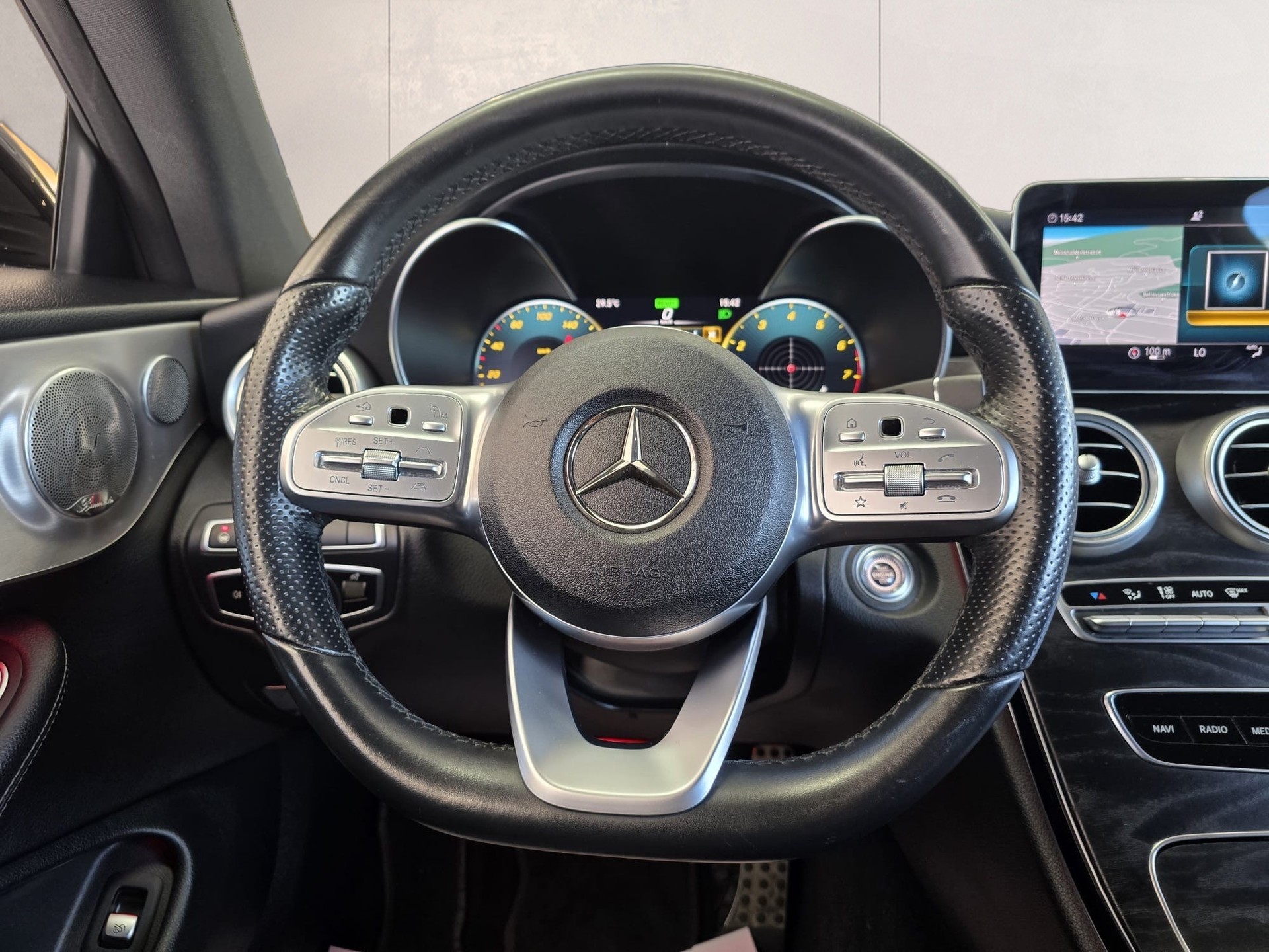MERCEDES-BENZ C 200 4Matic AMG Line 9G-Tronic-image-8
