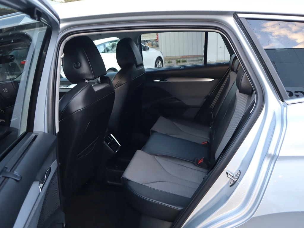 SKODA Enyaq iV 80 ** 204 PS ** Teil-Leder ** Gr-Navi ** RF-Kamera ** Virtual Cockpit ** Frisch Ab MFK & Service ** **-image-11
