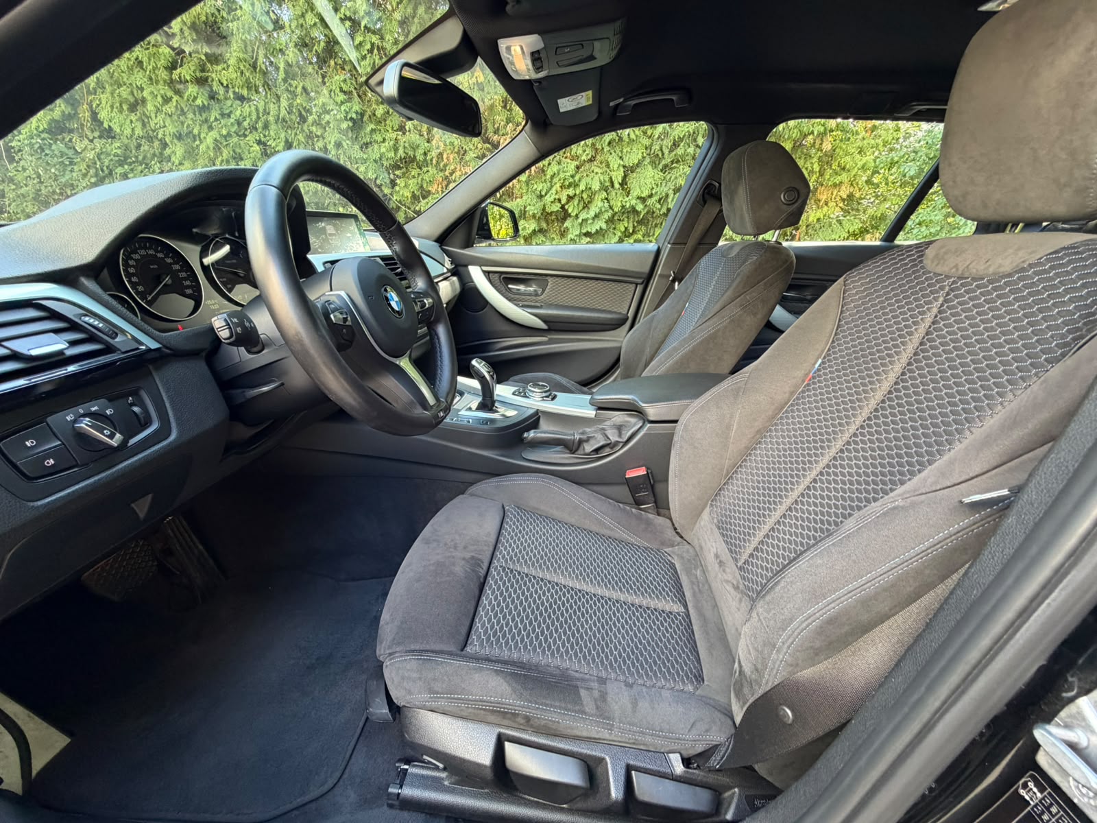 BMW 320d xDrive Touring M Sport Steptronic-image-9