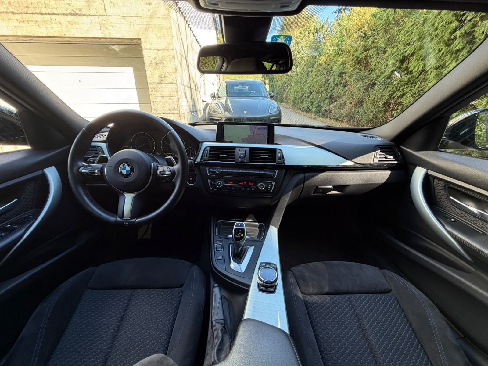 BMW 320d xDrive Touring M Sport Steptronic-image-19