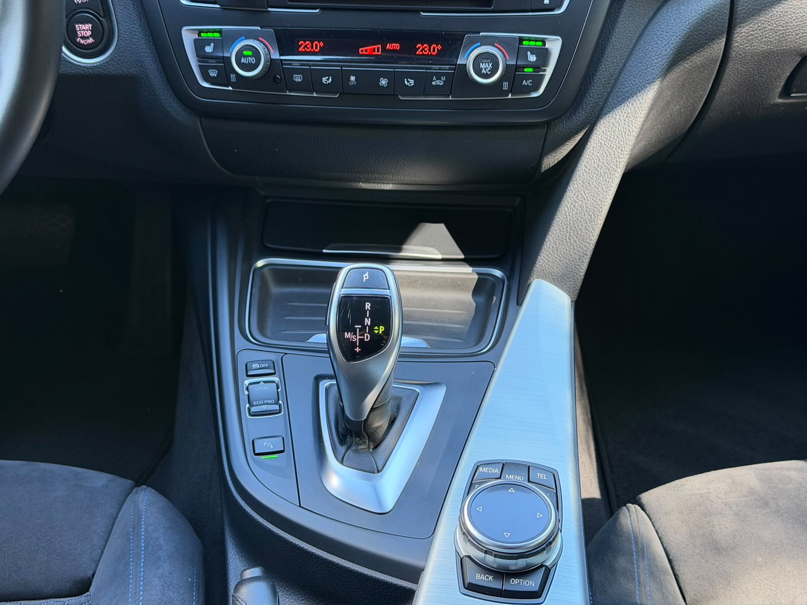 BMW 320d xDrive Touring M Sport Steptronic-image-24