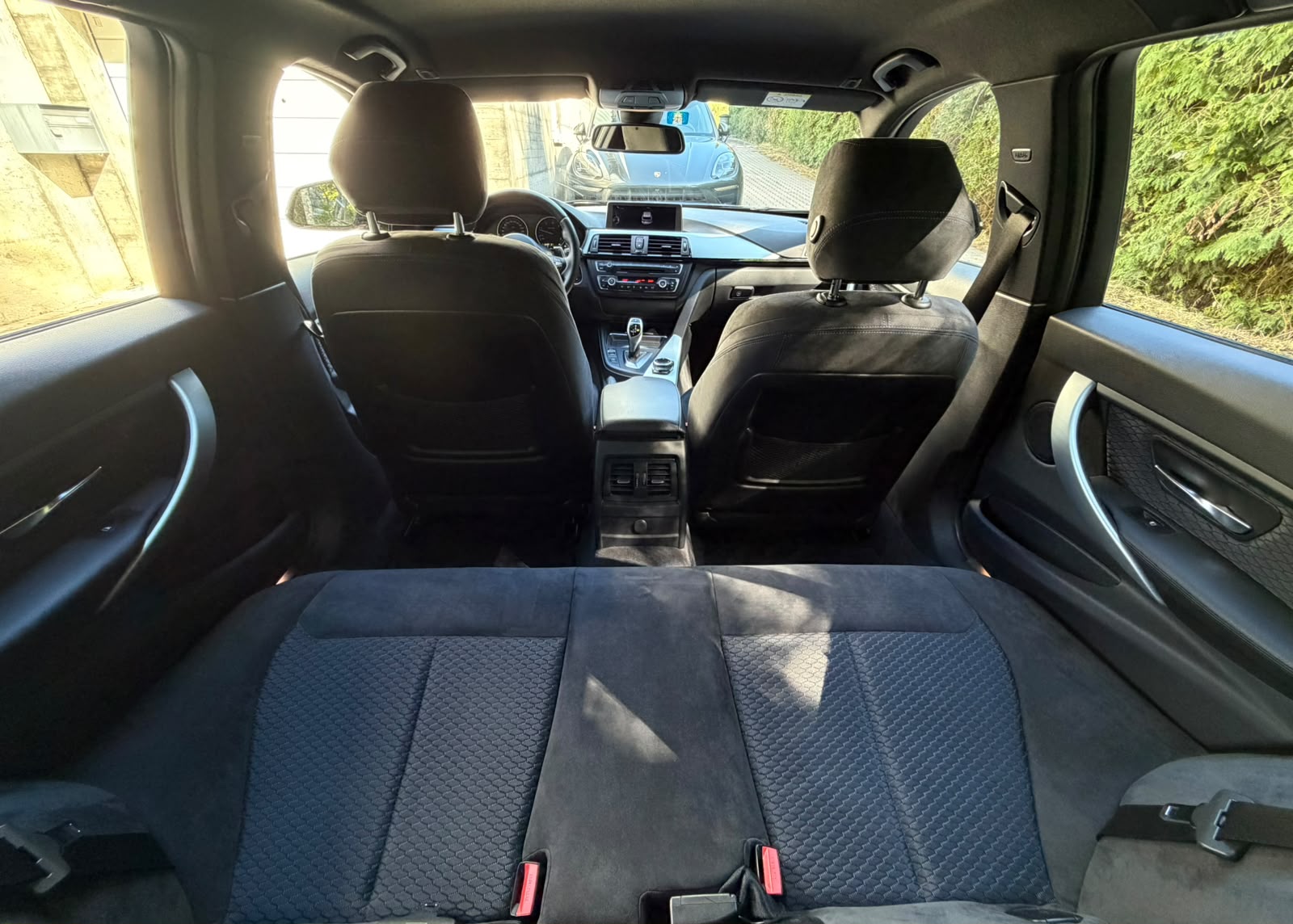 BMW 320d xDrive Touring M Sport Steptronic-image-18
