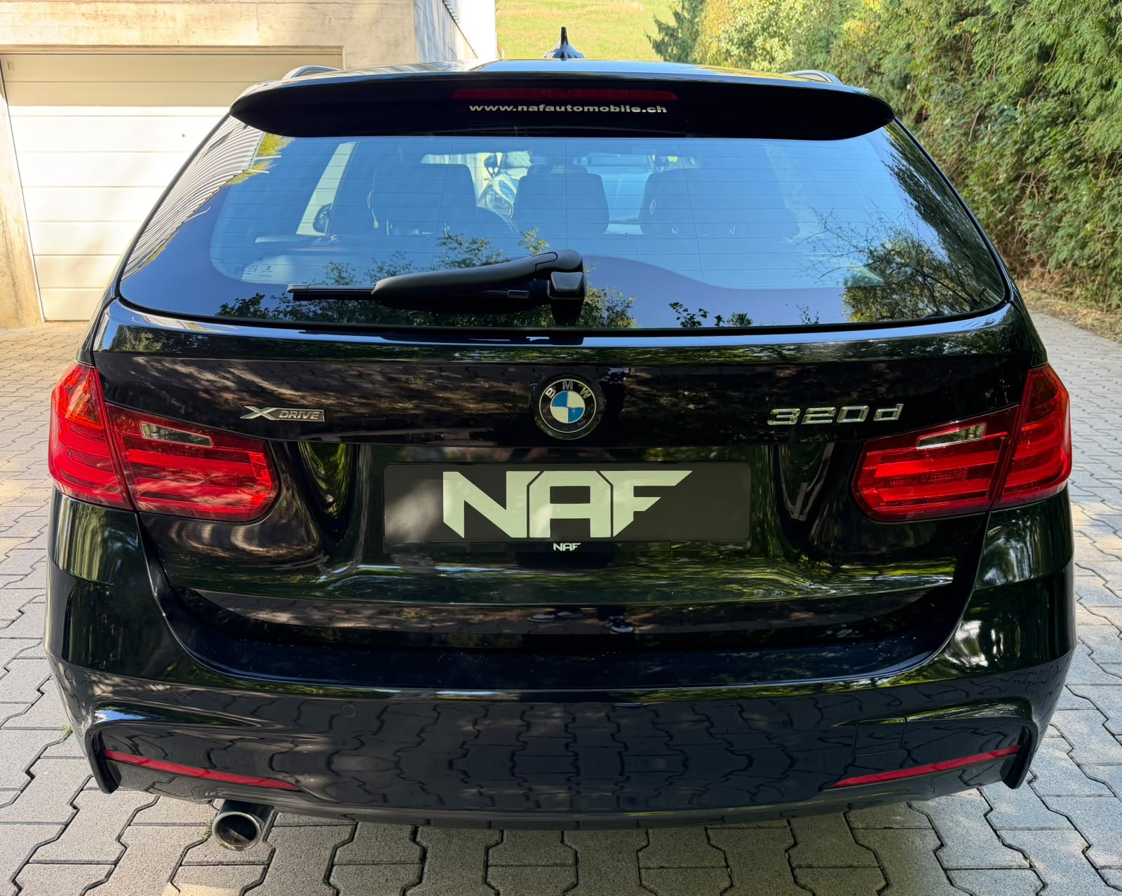 BMW 320d xDrive Touring M Sport Steptronic-showroom-element-3