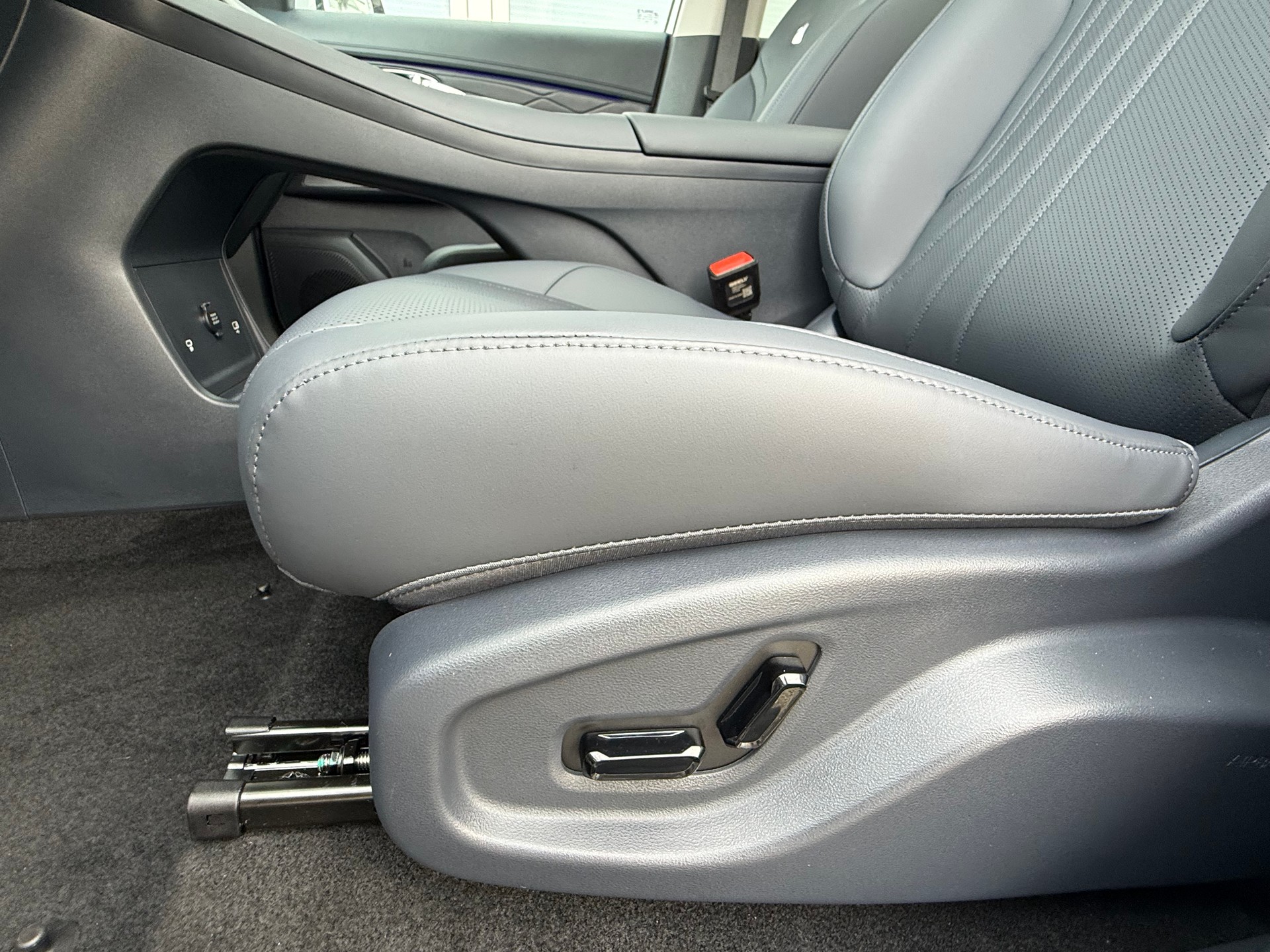 GEELY STARRAY EM-i Max+ 29.8 kWh polar black-image-17
