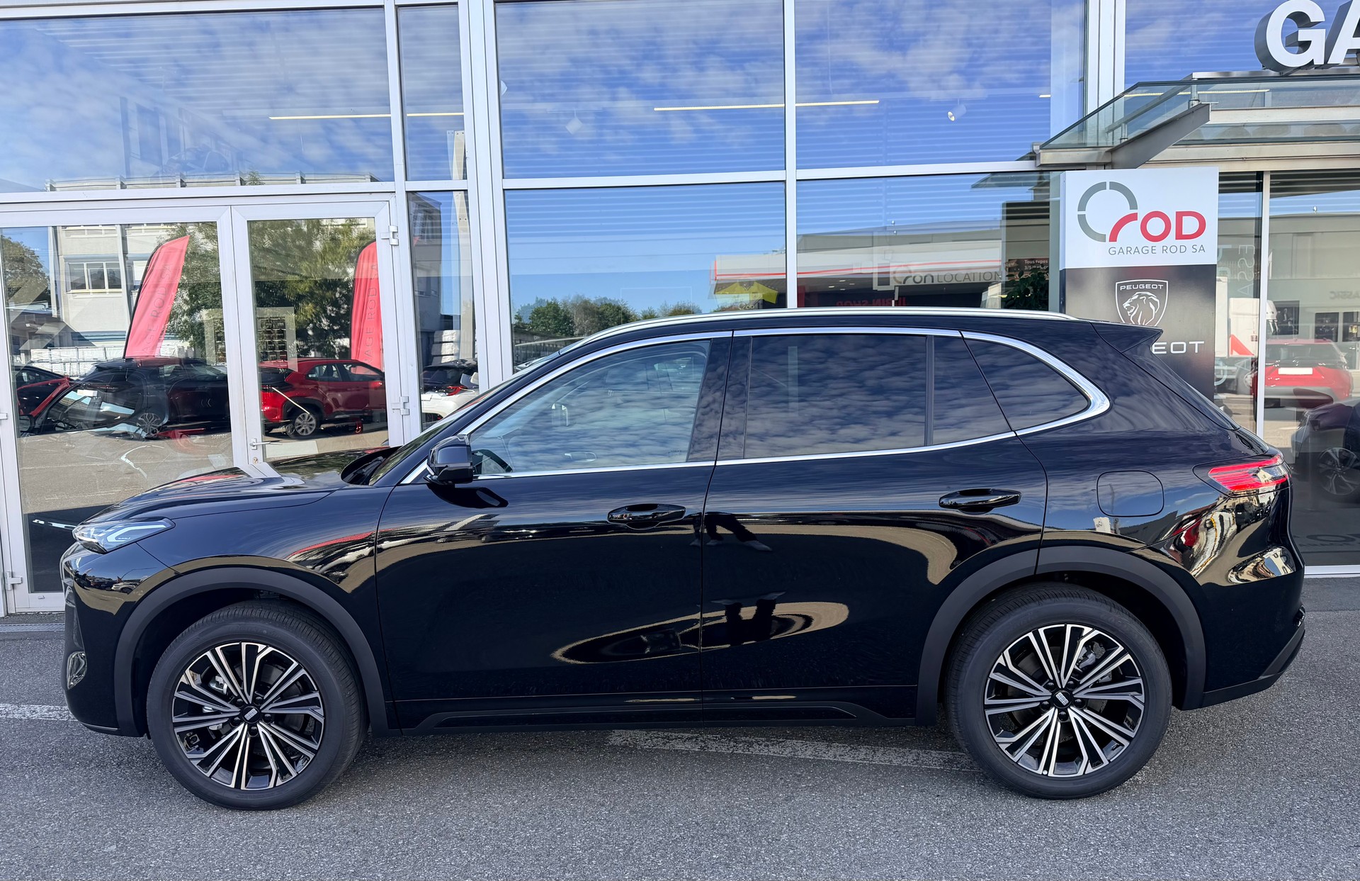 GEELY STARRAY EM-i Max+ 29.8 kWh polar black-showroom-element-3