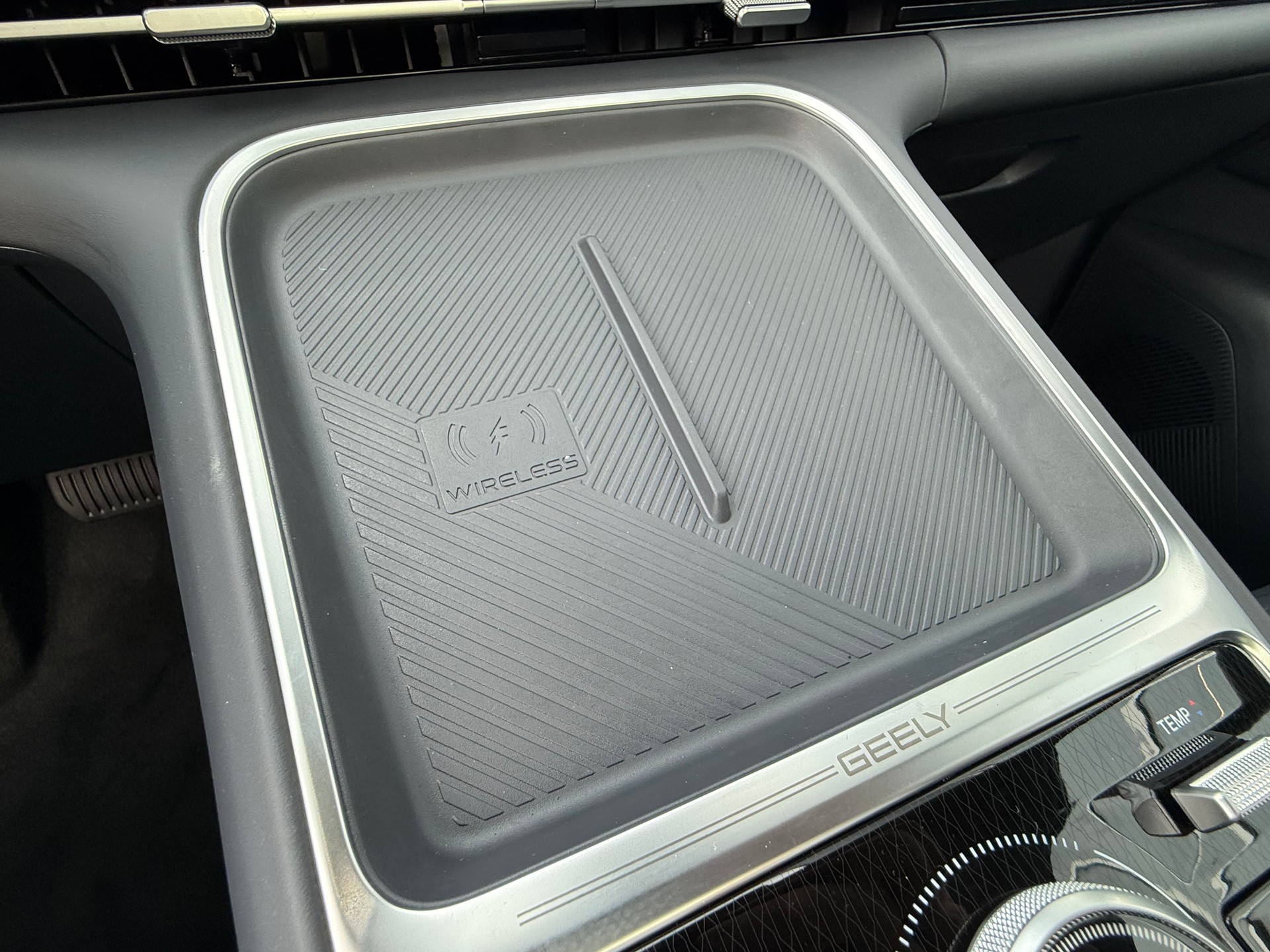GEELY STARRAY EM-i Max+ 29.8 kWh polar black-image-27