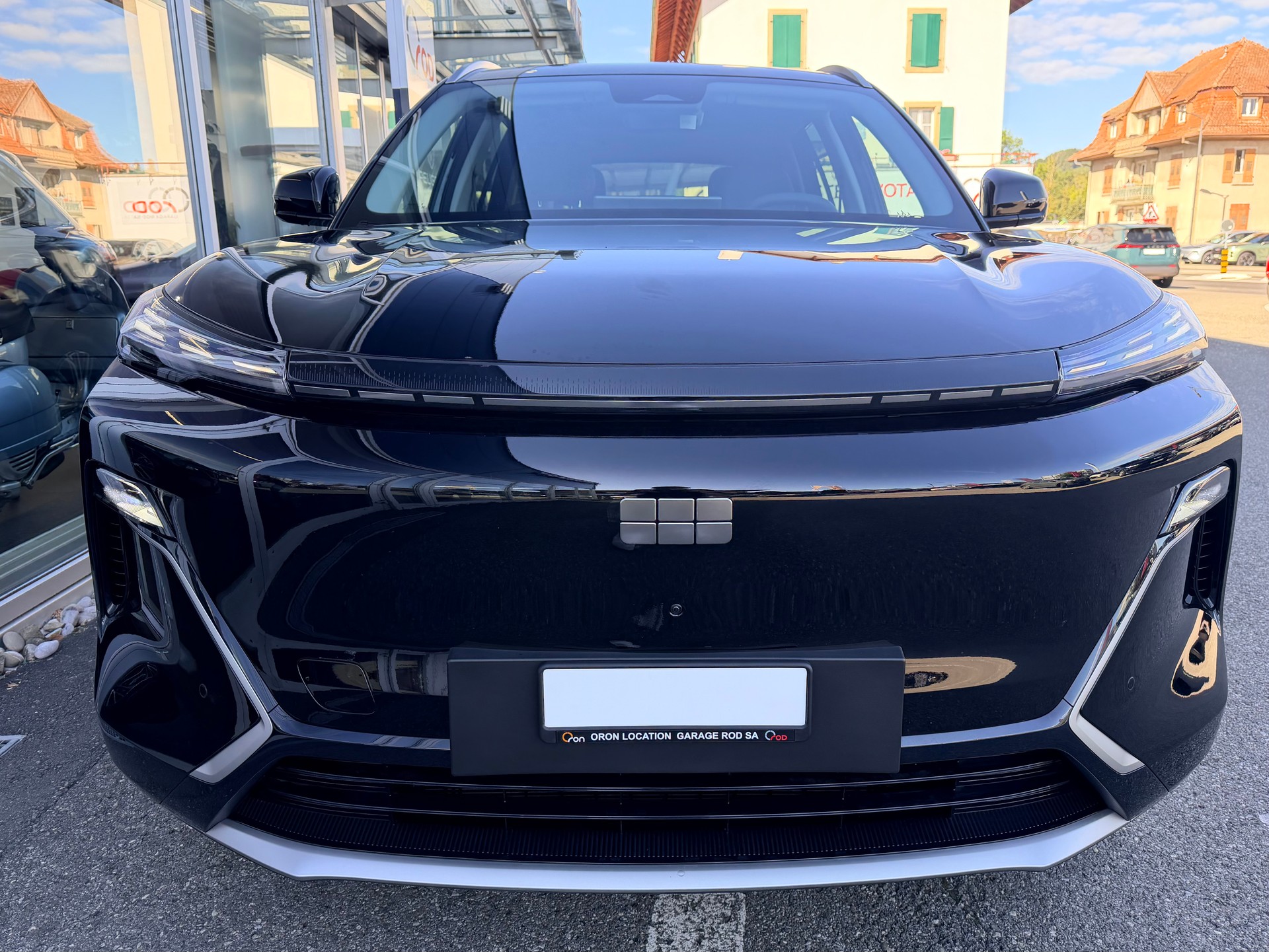 GEELY STARRAY EM-i Max+ 29.8 kWh polar black-showroom-element-1