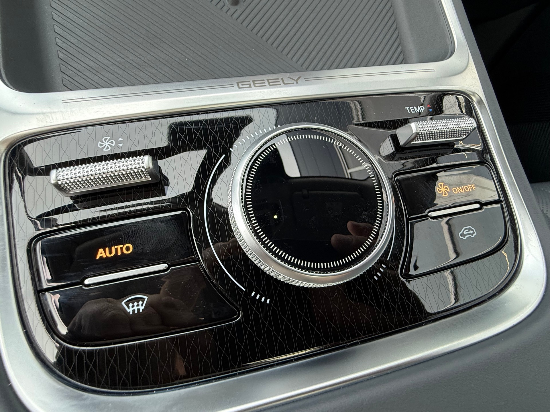 GEELY STARRAY EM-i Max+ 29.8 kWh polar black-image-26