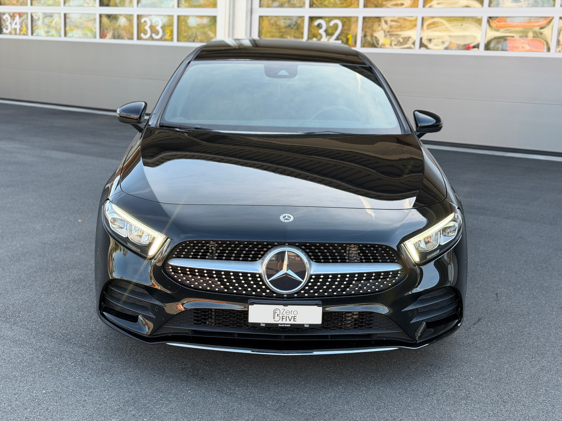 MERCEDES-BENZ A 200 AMG Line 7G-DCT-showroom-element-1