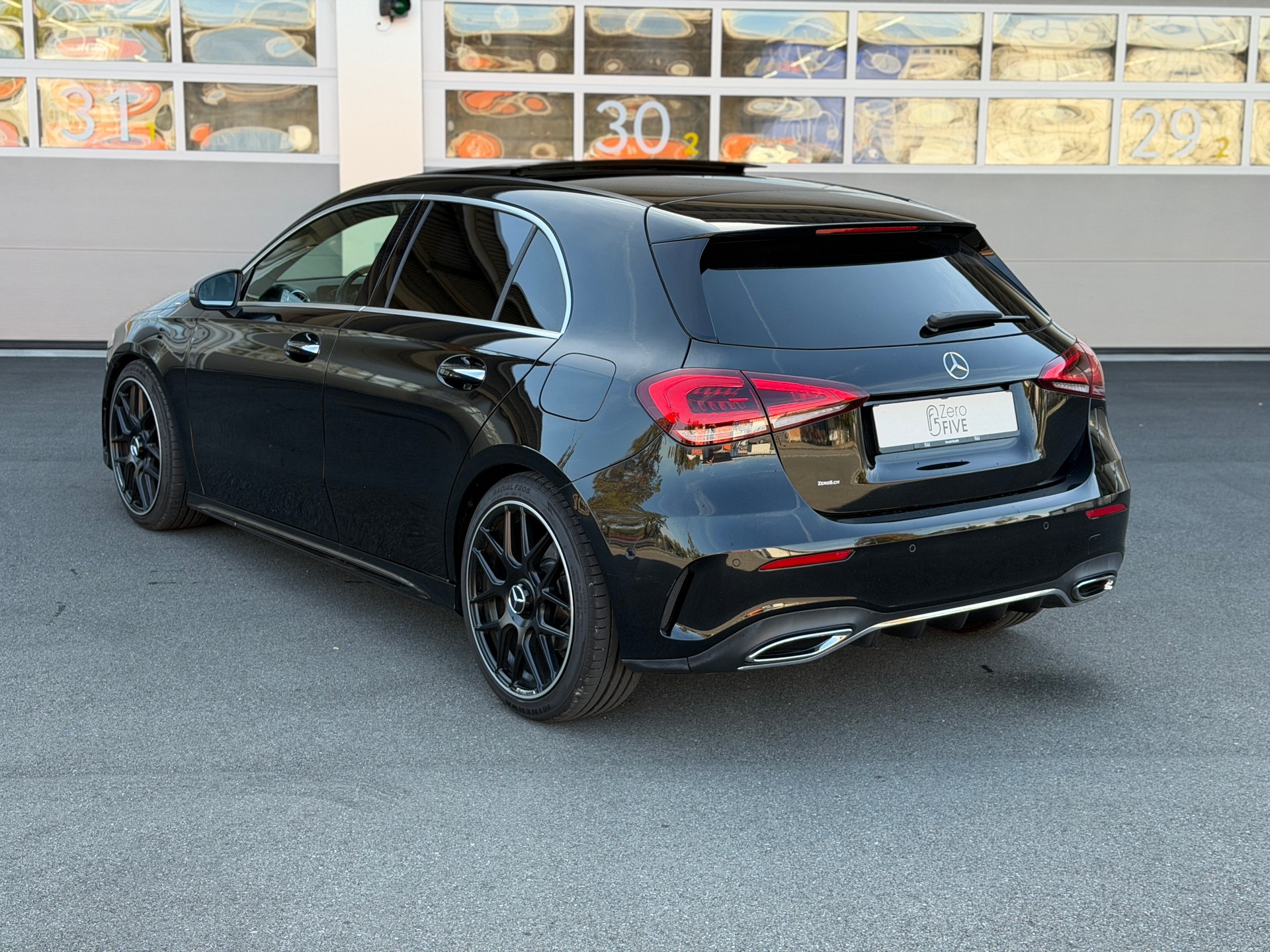 MERCEDES-BENZ A 200 AMG Line 7G-DCT-showroom-element-2
