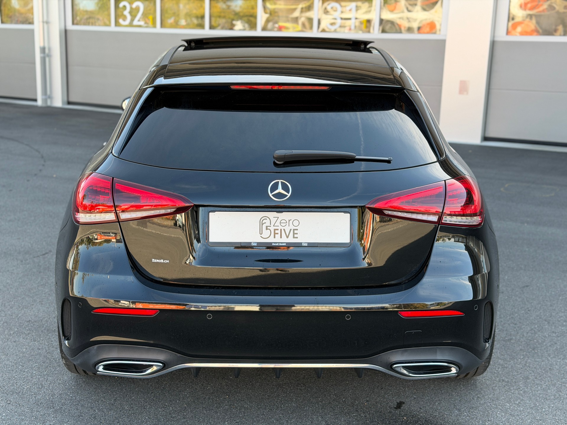 MERCEDES-BENZ A 200 AMG Line 7G-DCT-showroom-element-3
