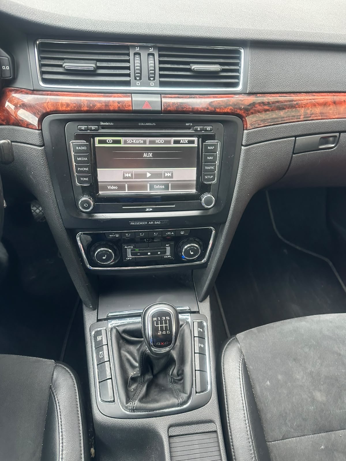 SKODA Superb 1.8 TSI Ambition 4x4-image-12