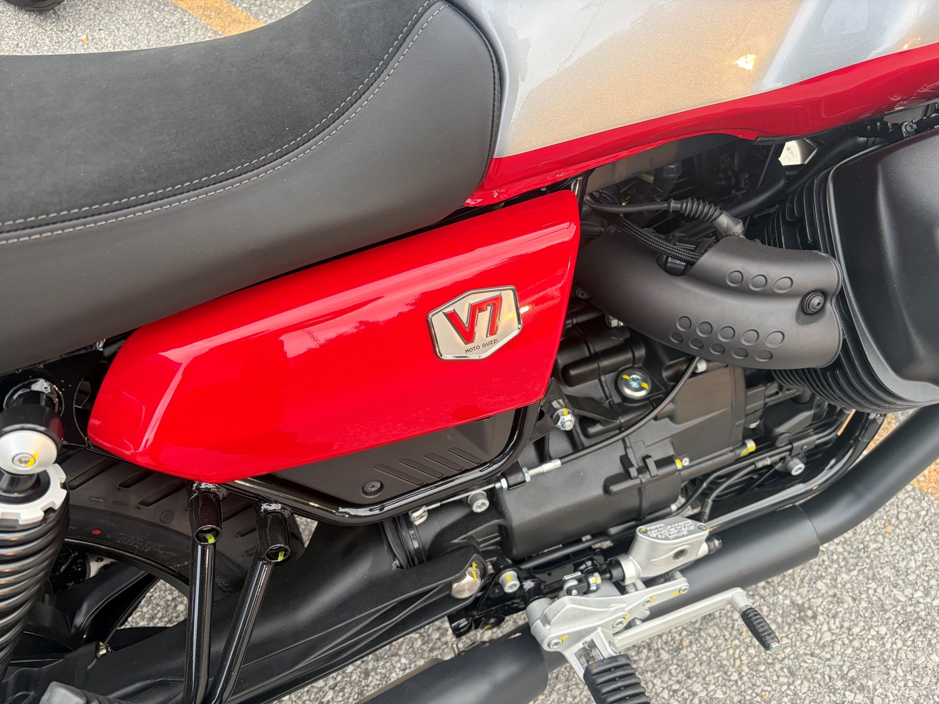 MOTO GUZZI V7 IV 850 Stone Corsa-showroom-element-3