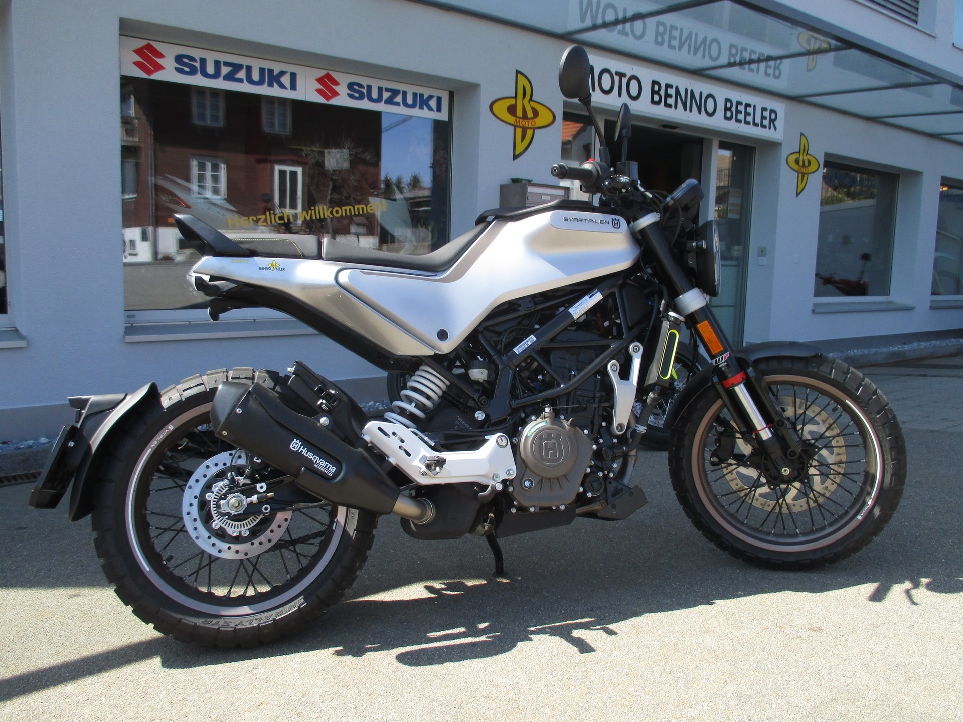 HUSQVARNA Svartpilen 125