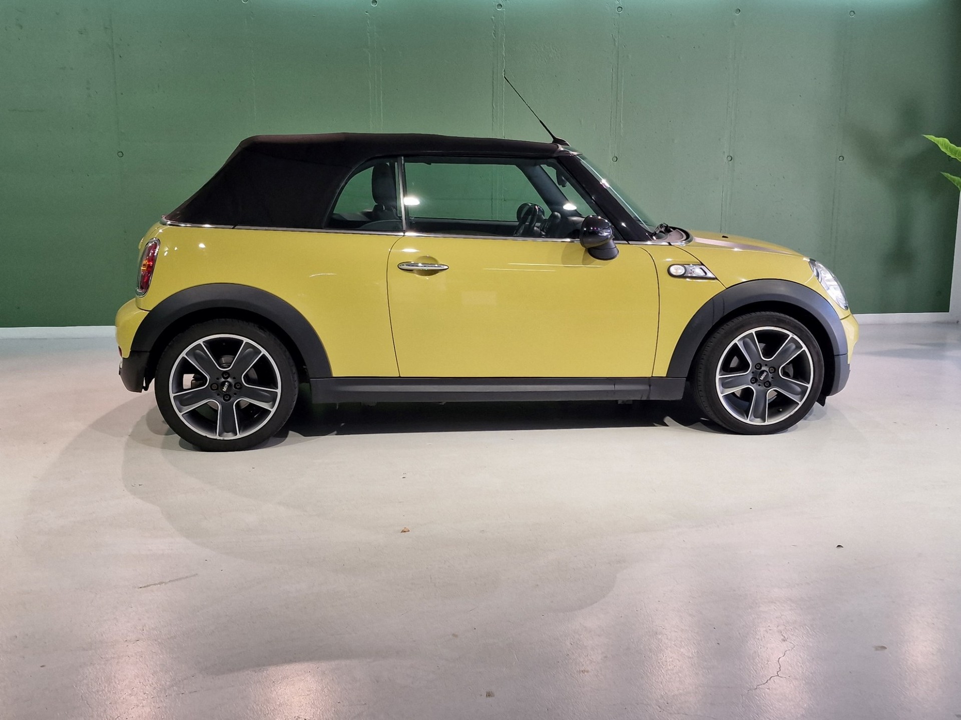 MINI Cooper S Cabriolet-image-3