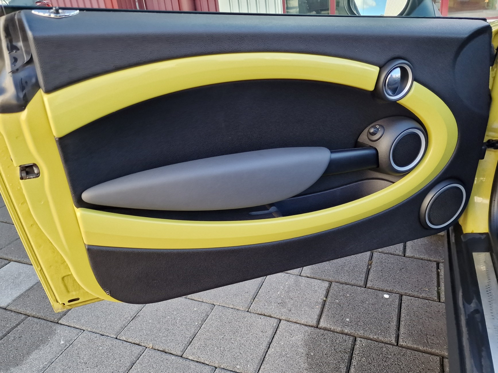 MINI Cooper S Cabriolet-image-6