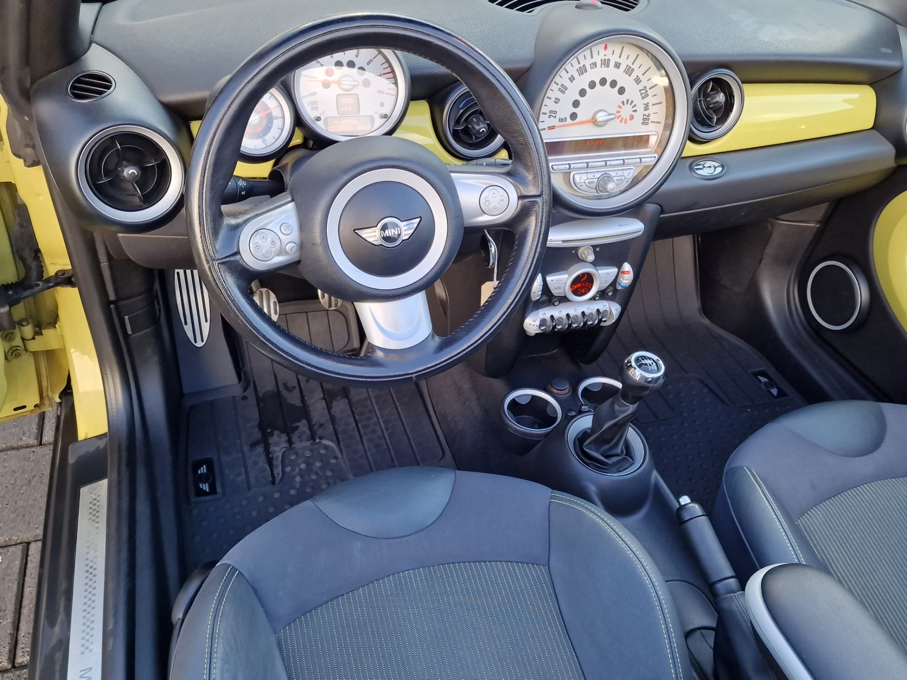 MINI Cooper S Cabriolet-image-9