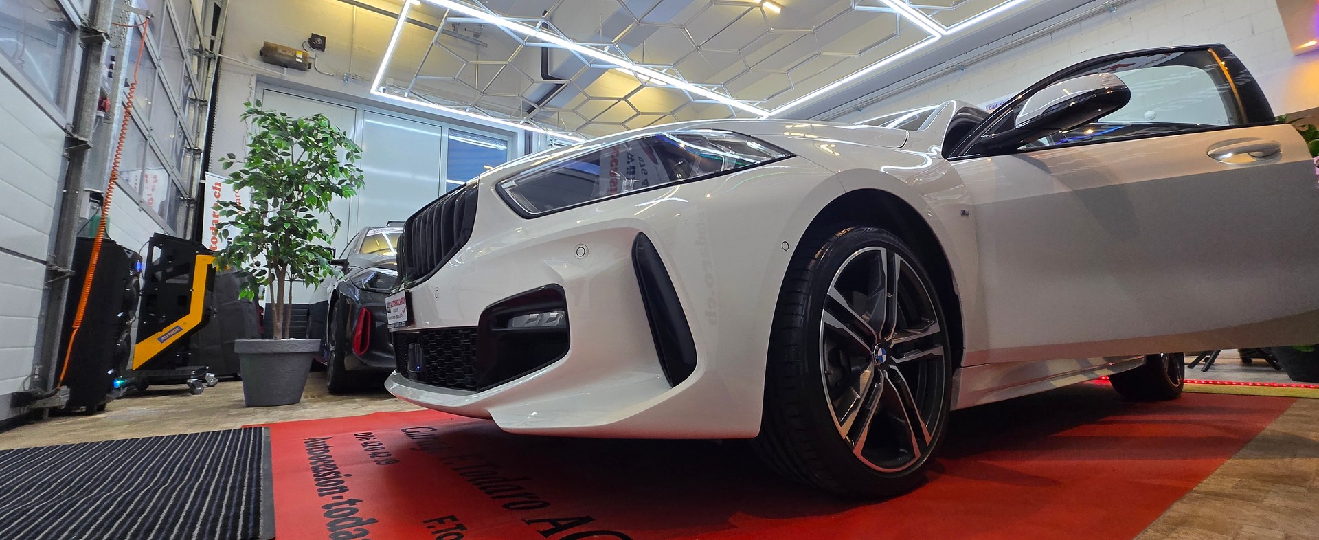 BMW 118i M Sport Steptronic-image-12