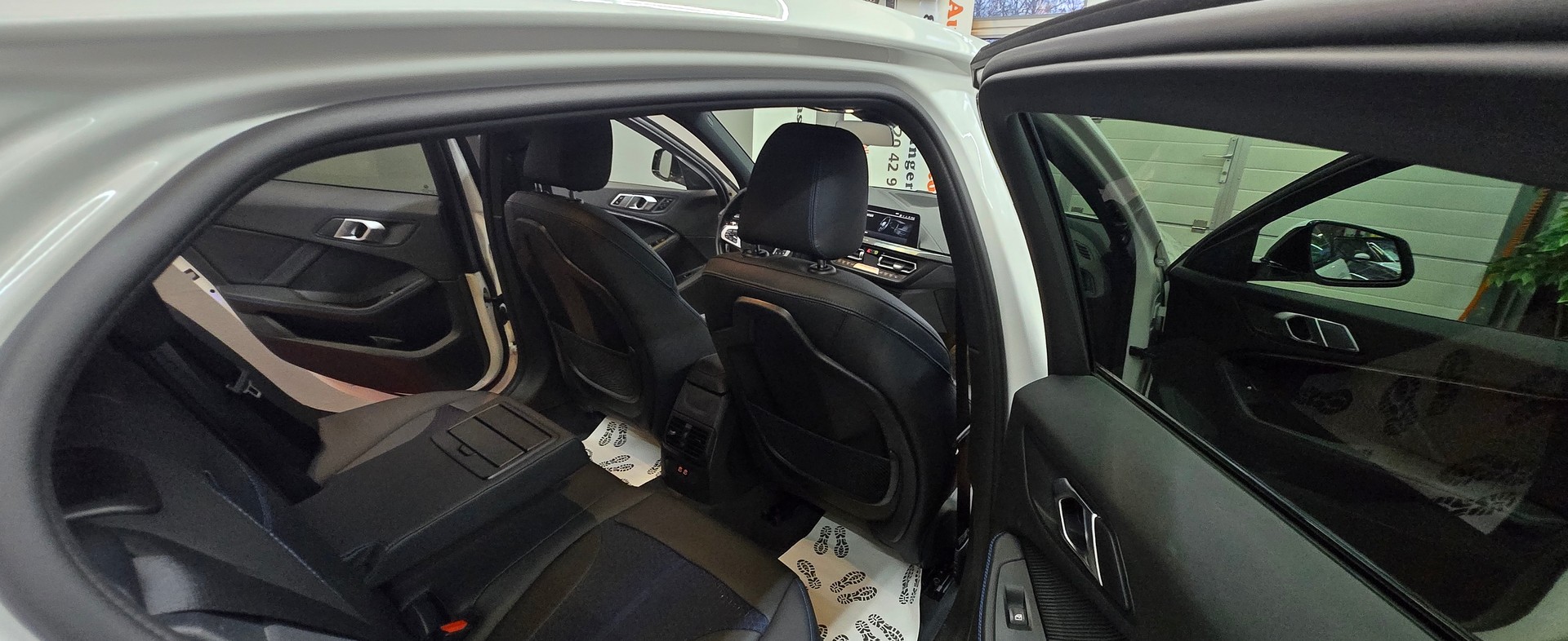 BMW 118i M Sport Steptronic-image-7