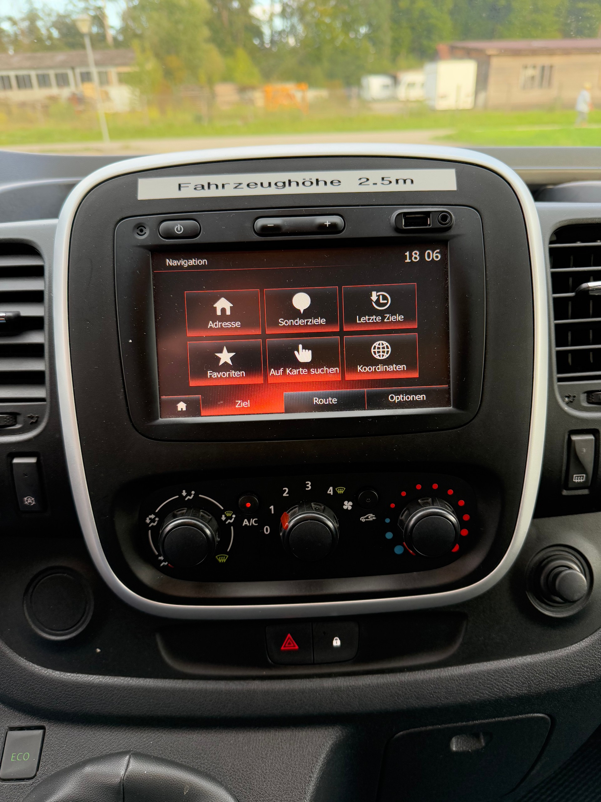 RENAULT Trafic 1.6 ENERGY TwinT. dCi145 2.9t Business L2H2-image-9