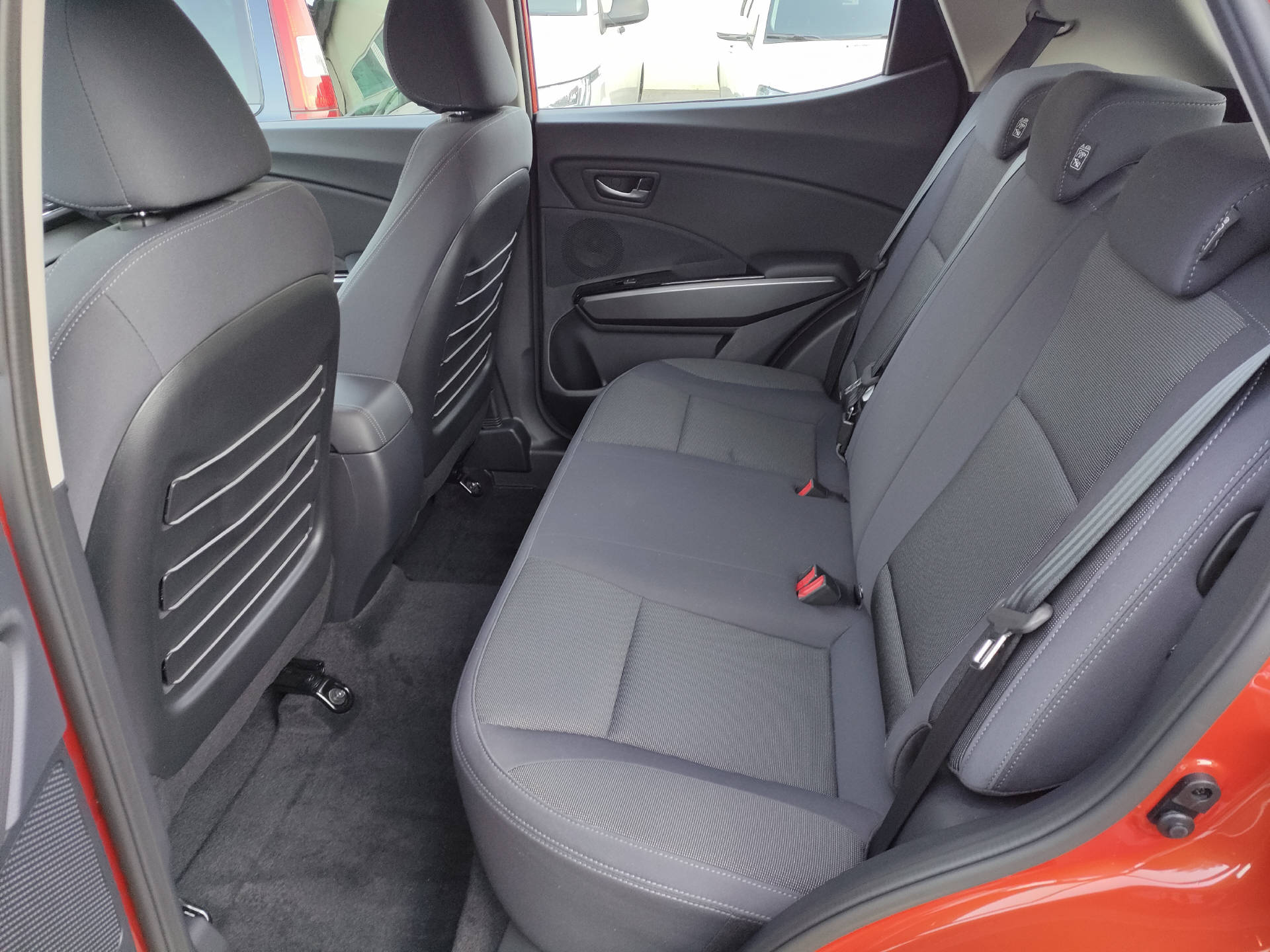 KGM-SsangYong Tivoli 1.5 T-Gdi Amber 4WD-image-8