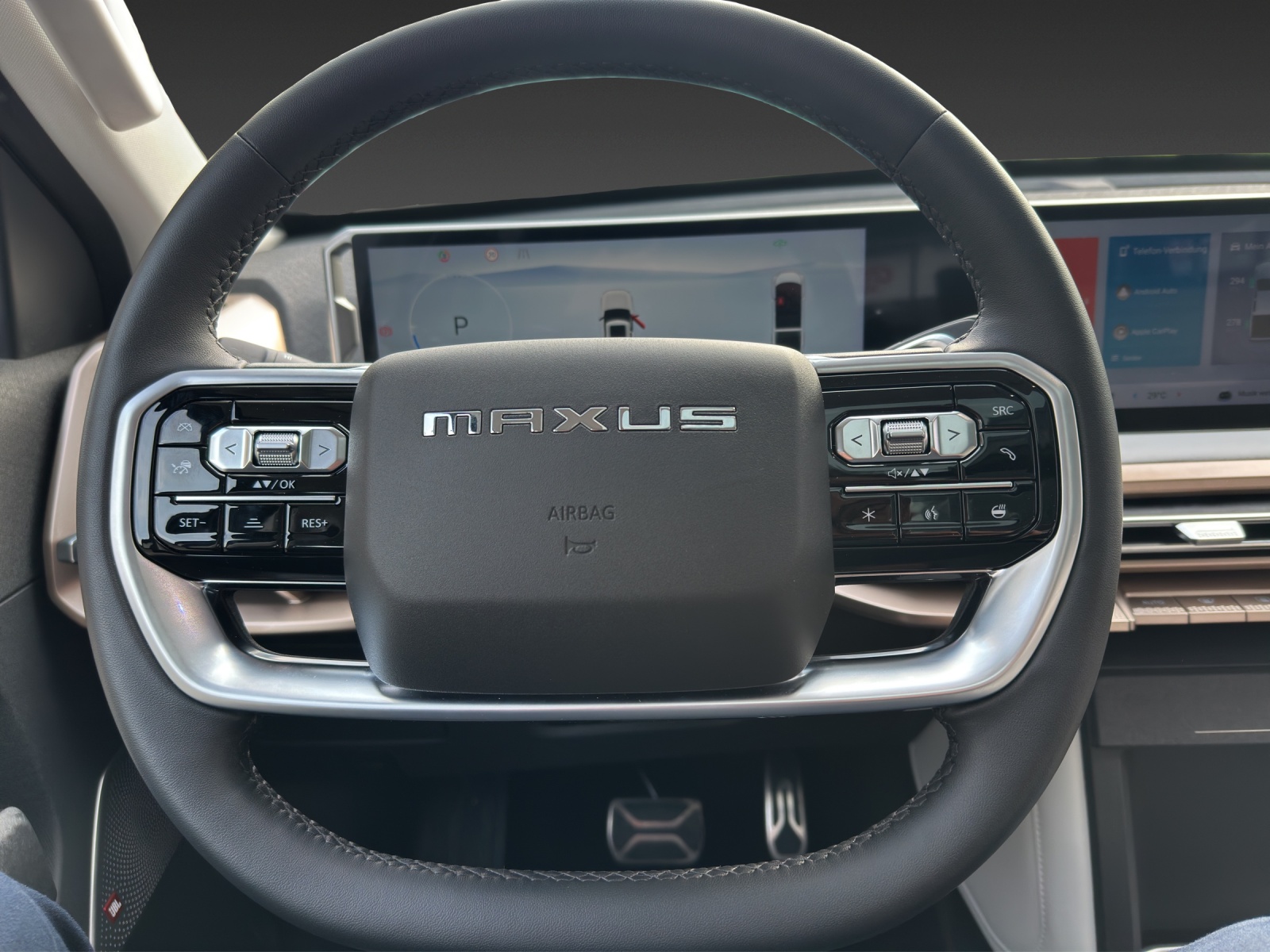 MAXUS E-Motor 102 kWh Premium-image-10