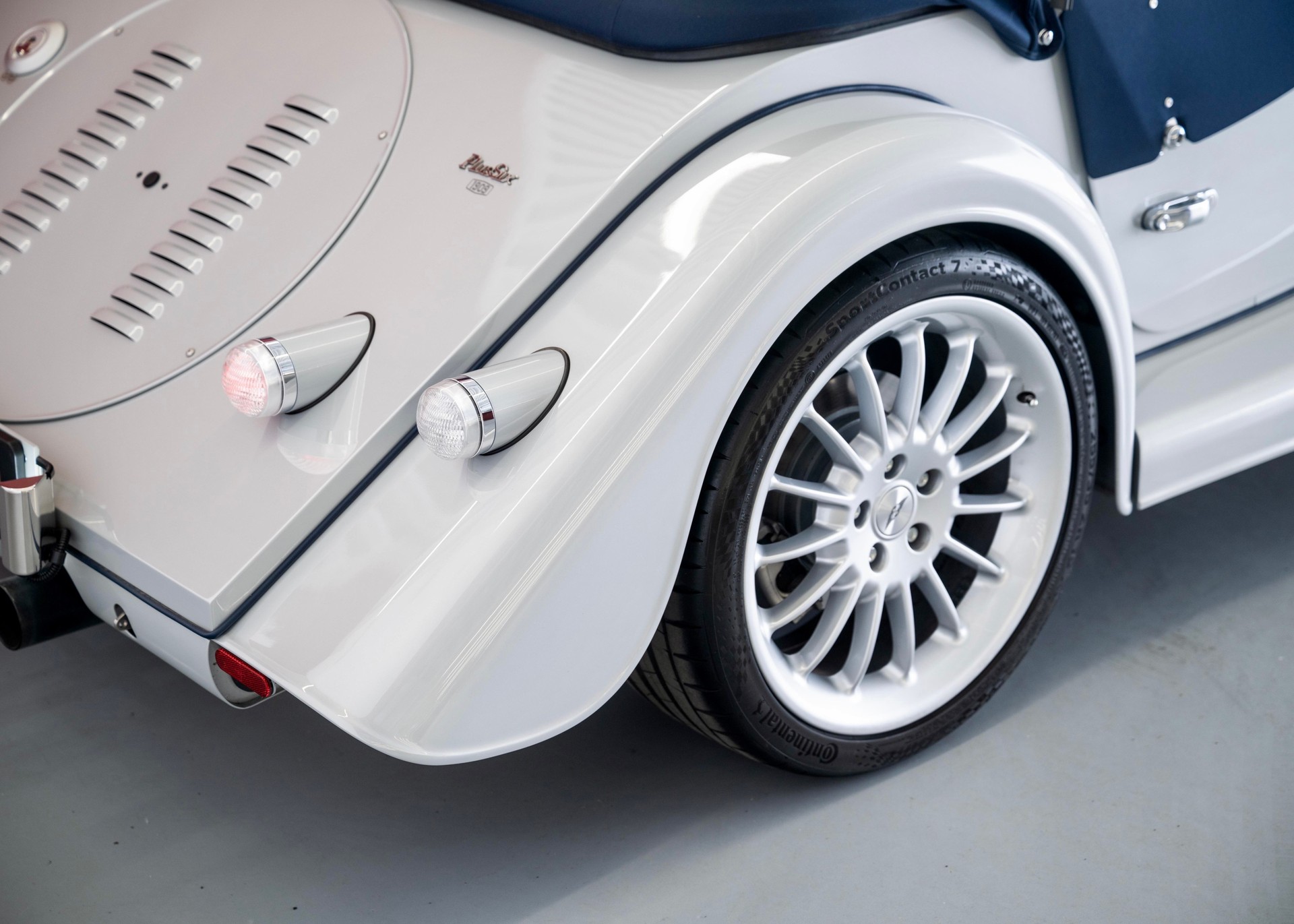 MORGAN Plus Six 3.0 Bespoke (Swiss Executive Car, as new, low mileage)-image-13