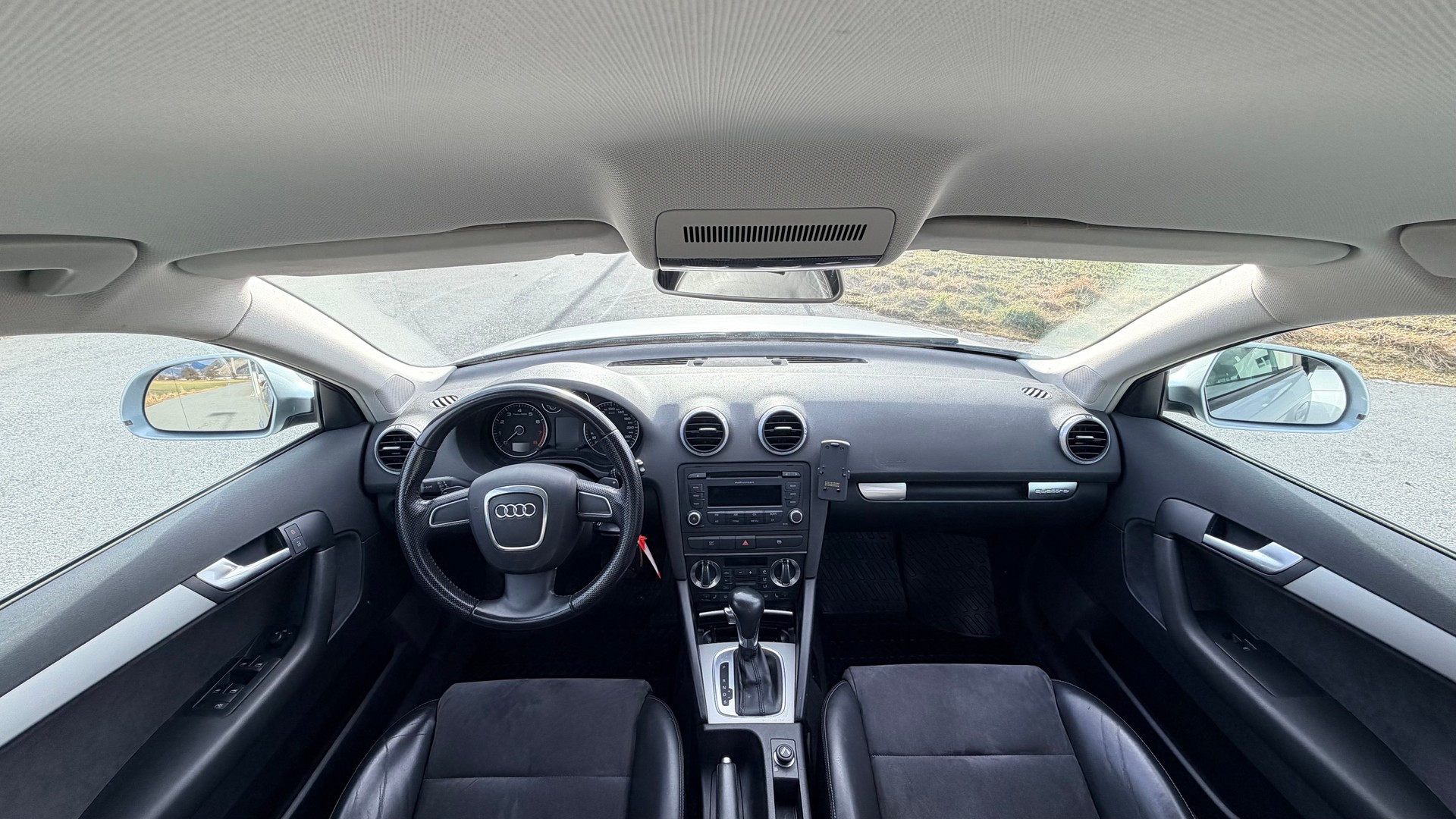 AUDI A3 Sportback 2.0 TFSI Ambiente quattro S-tronic-image-9